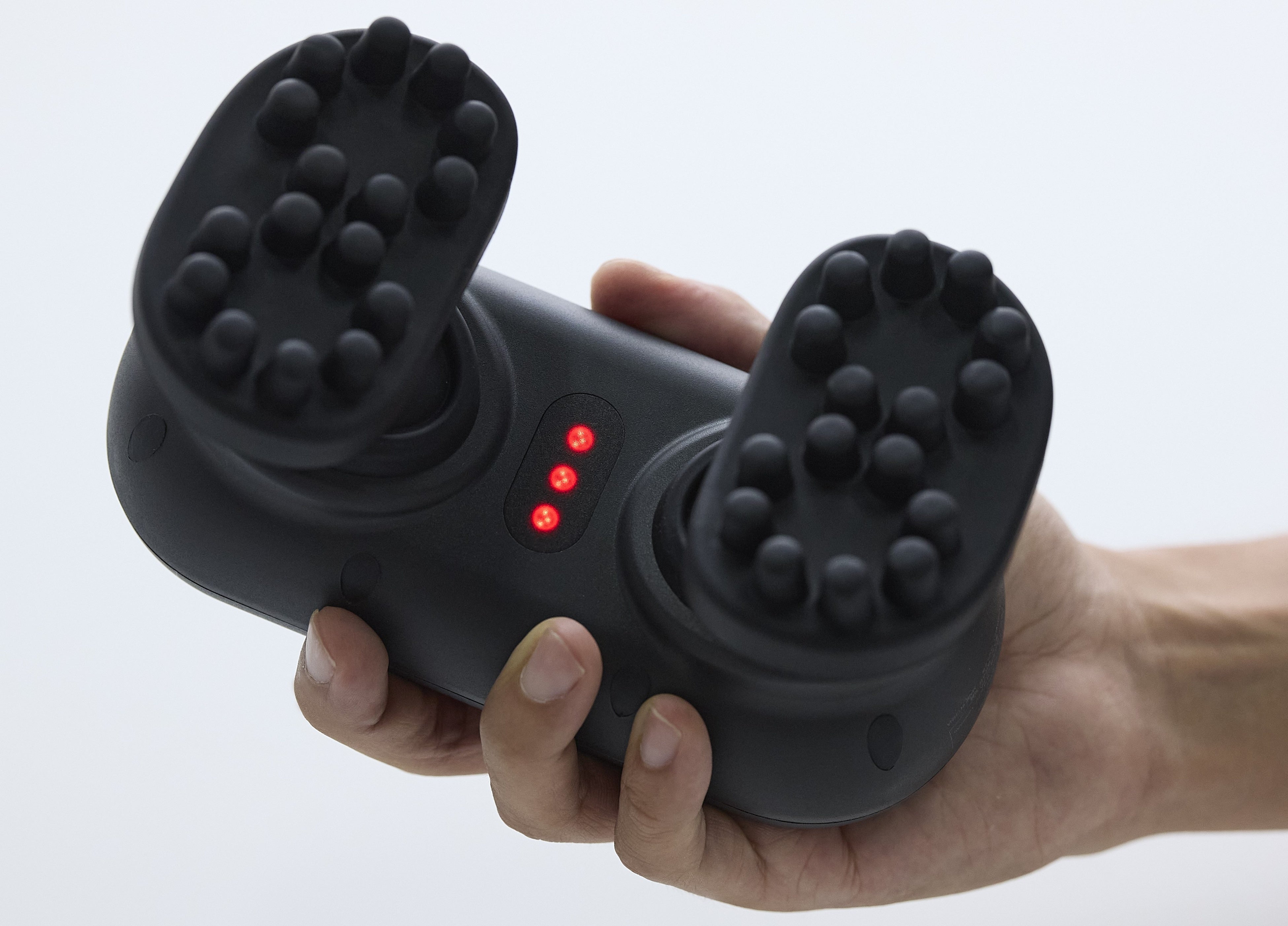 プロの手技を再現し、男性の硬い頭皮に強力アプローチ！「ium EMS