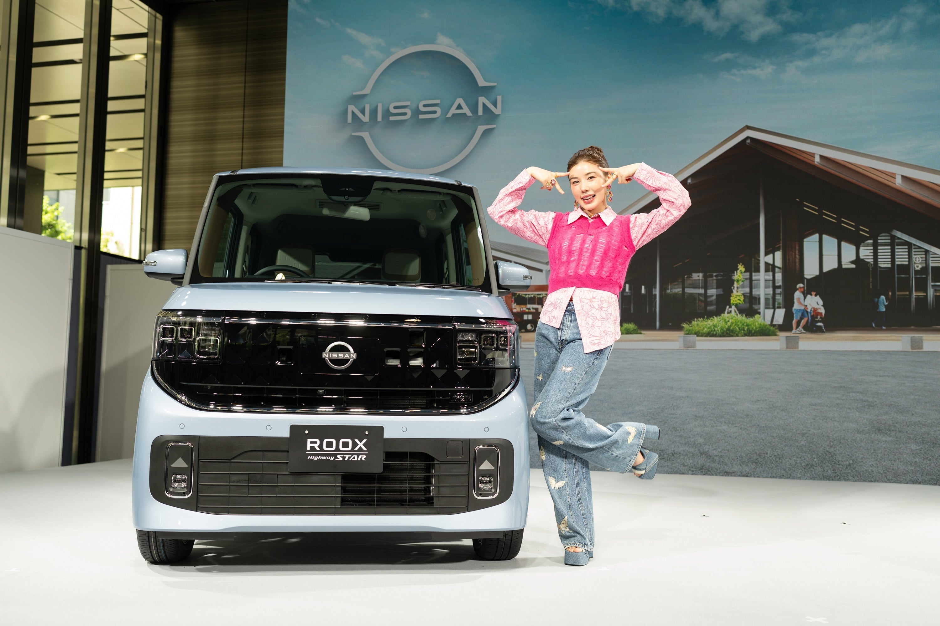 仲里依紗 新型「ルークス」先行披露会に登壇 “見える”機能にちなんだ