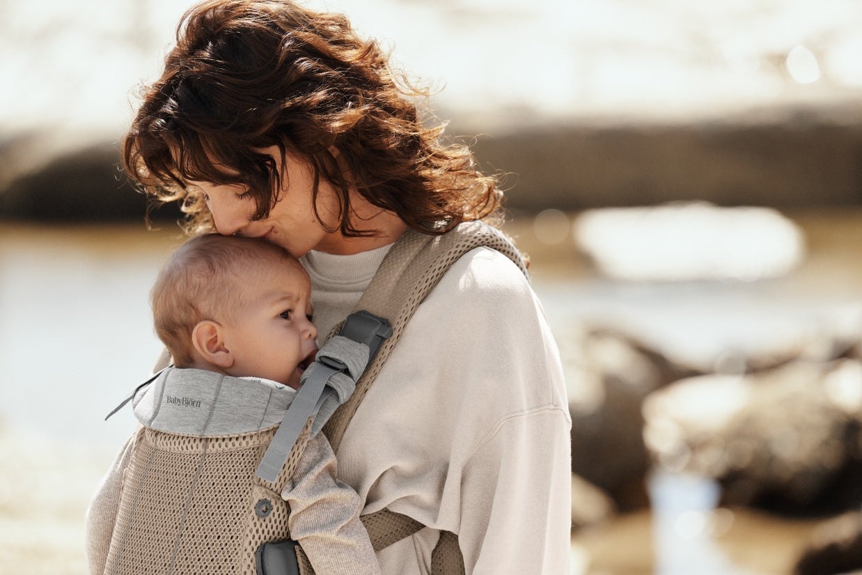 ベビービョルン最上級モデル「ベビーキャリアHARMONY」に新色登場