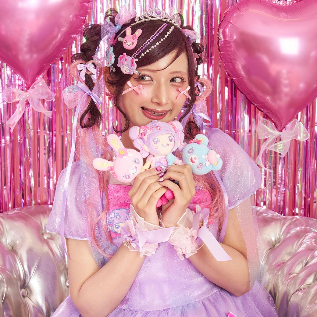 話題の大人気クリエイターの「しなこちゃん」とmezzo pianoの