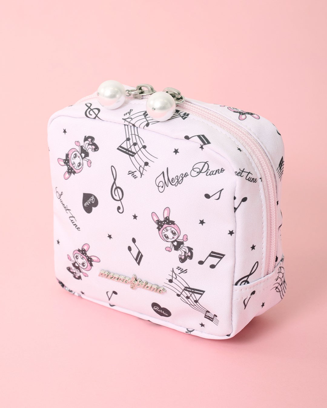 メゾピアノジュニアから、ブランド誕生25周年を記念し、ドレスアップ