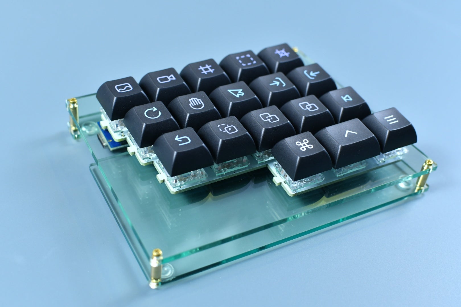 Greenkeysから左右分割キーボード「Gravity36」が2025年2月9日から発売