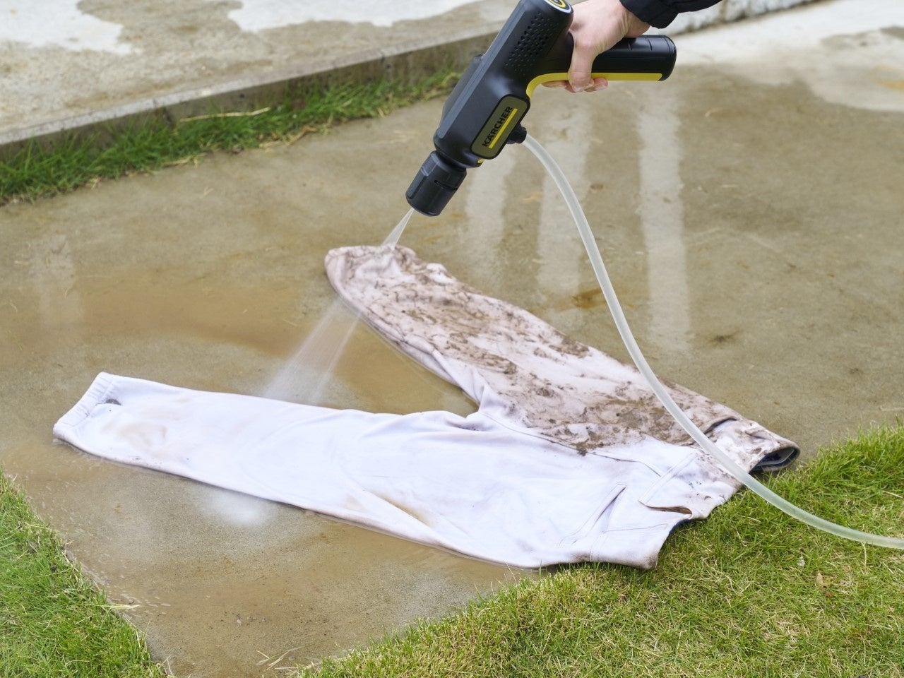 手のひらサイズのケルヒャーが登場】驚きの洗浄パワーなのに、手がるで