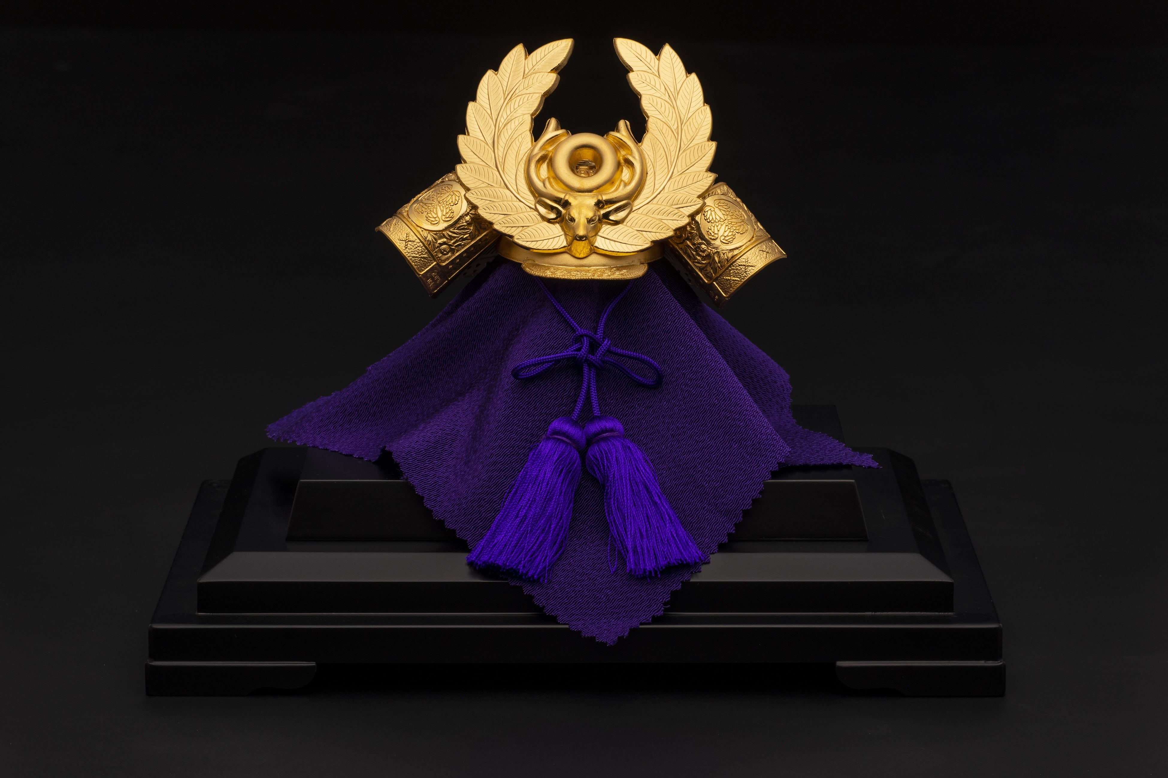 横浜高島屋】金の国内価格が過去最高を更新！黄金の兜から酒器、おりん