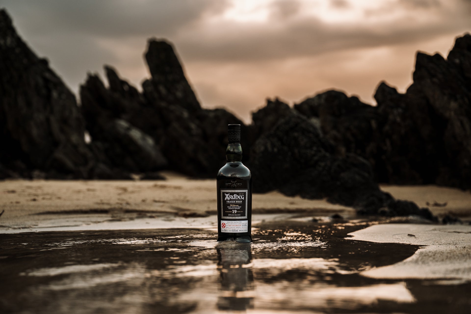 鳴き砂”に着想を得た19年熟成ウイスキーの最終章がついに完成