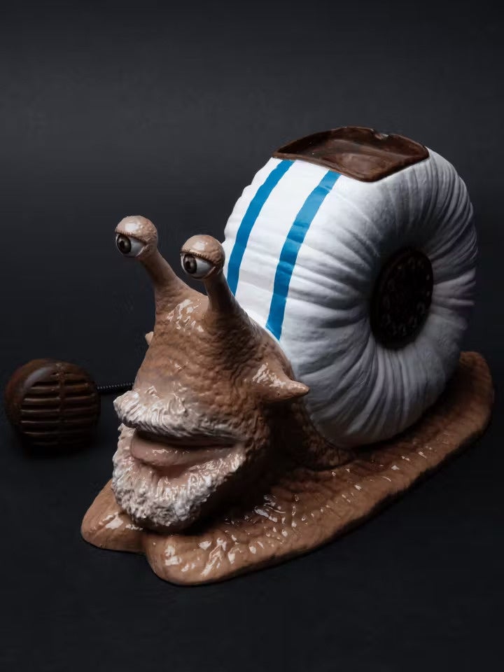 実写版『ONE PIECE』で話題、リアルな電伝虫が貯金箱に！ | 株式会社