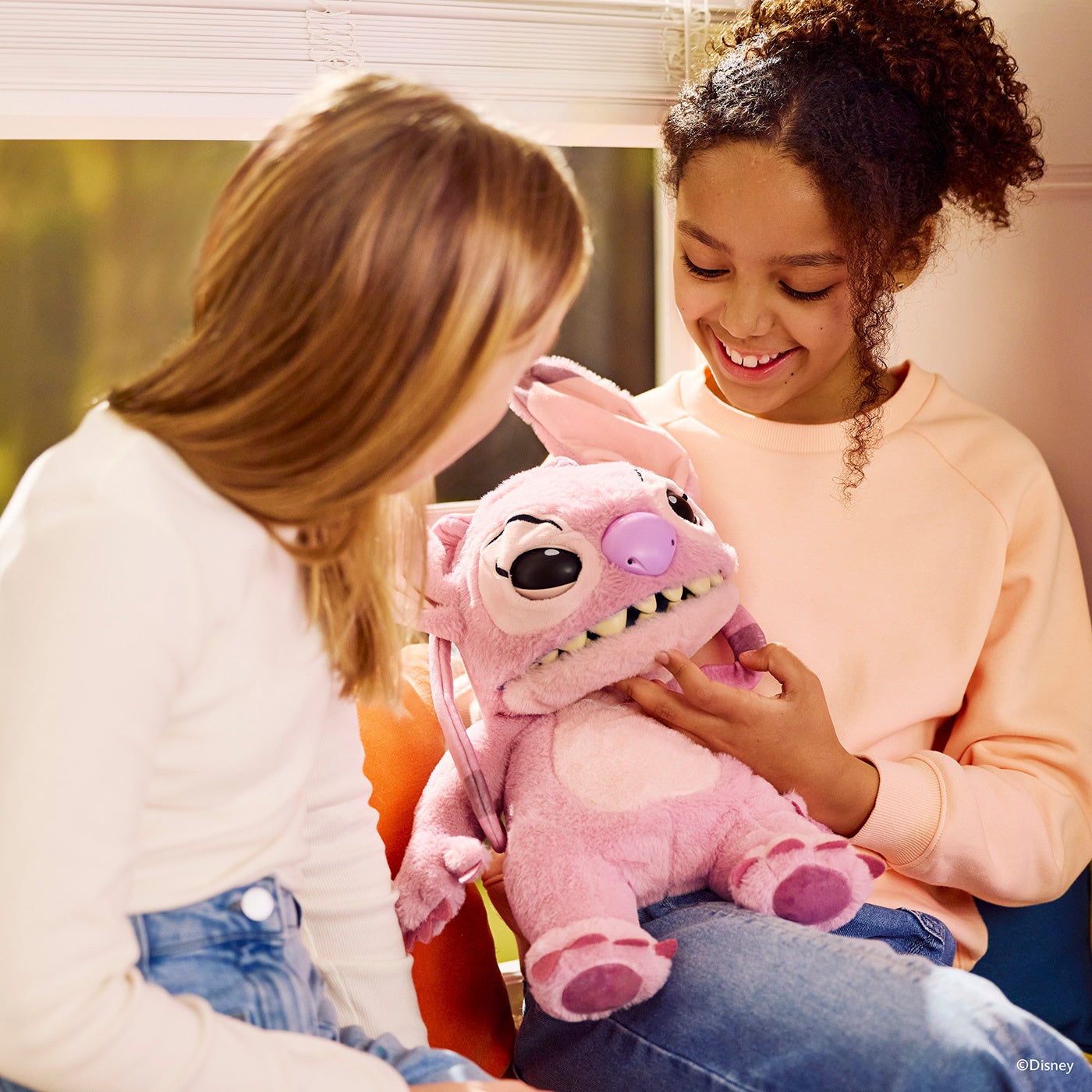 本物みたいに動いておしゃべりする！スティッチの”遊べる最先端