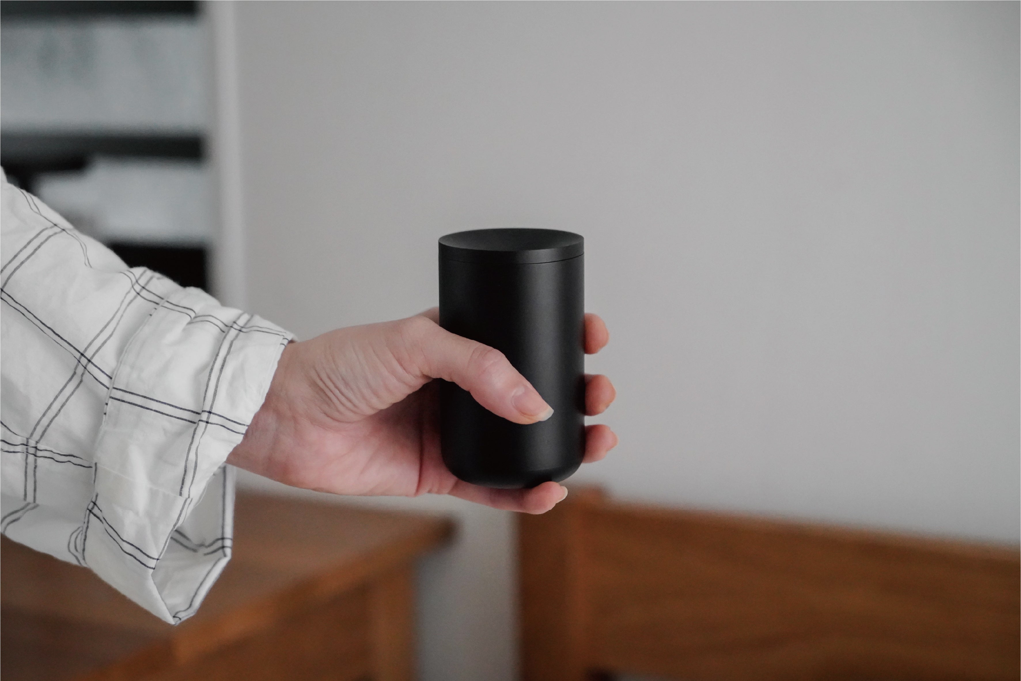 気分に合わせて好きな場所へ、持ち運べるお香立て『BINSCENT』を発売