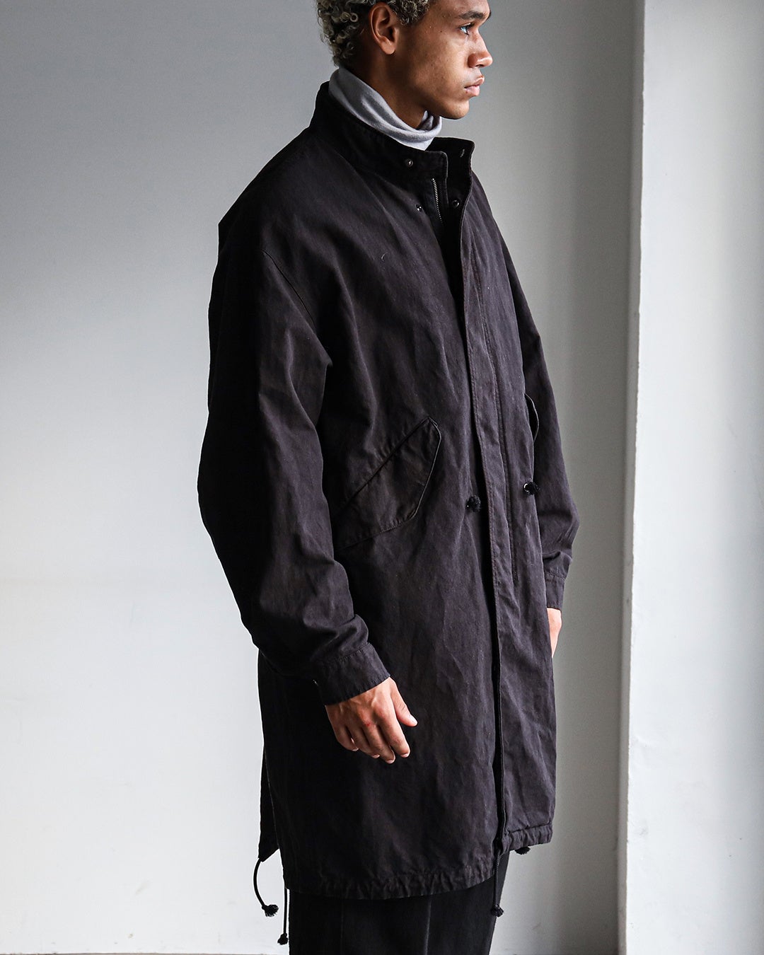 ミリタリーの名作に、⽇本古来の素材と⿊染めを落とし込む。 | 株式