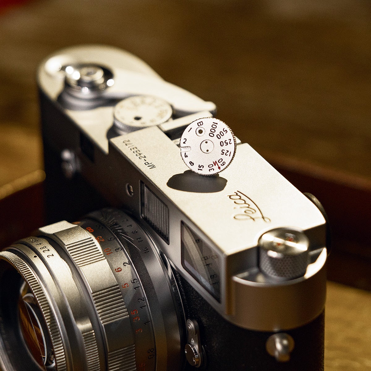 FUNLEADER、ライカM3ダイヤル風 シルバー製 ピンバッジ／ピンズ 発売