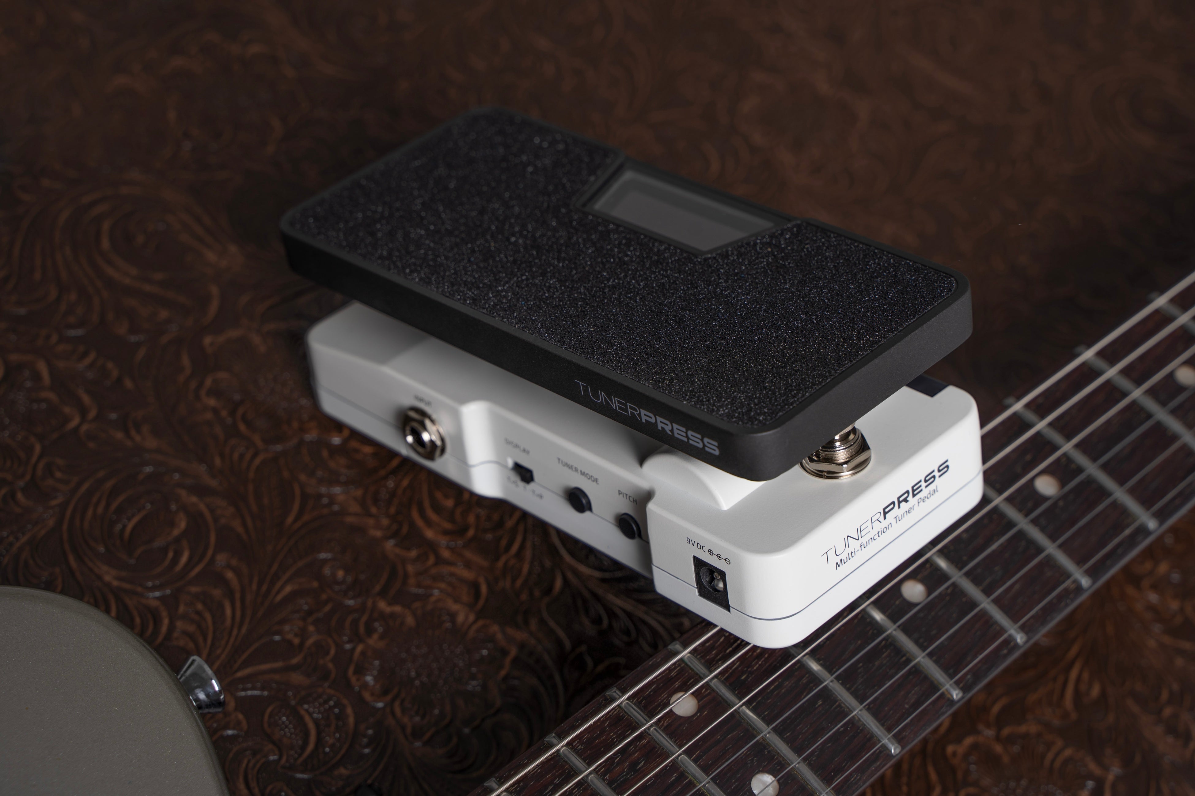 HOTONEからマルチタスクでライトウェイトの優れもの「TUNER PRESS」が