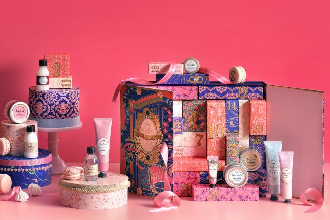 人気のアドベントカレンダーが今年も登場。24個のボックスを開けるたび