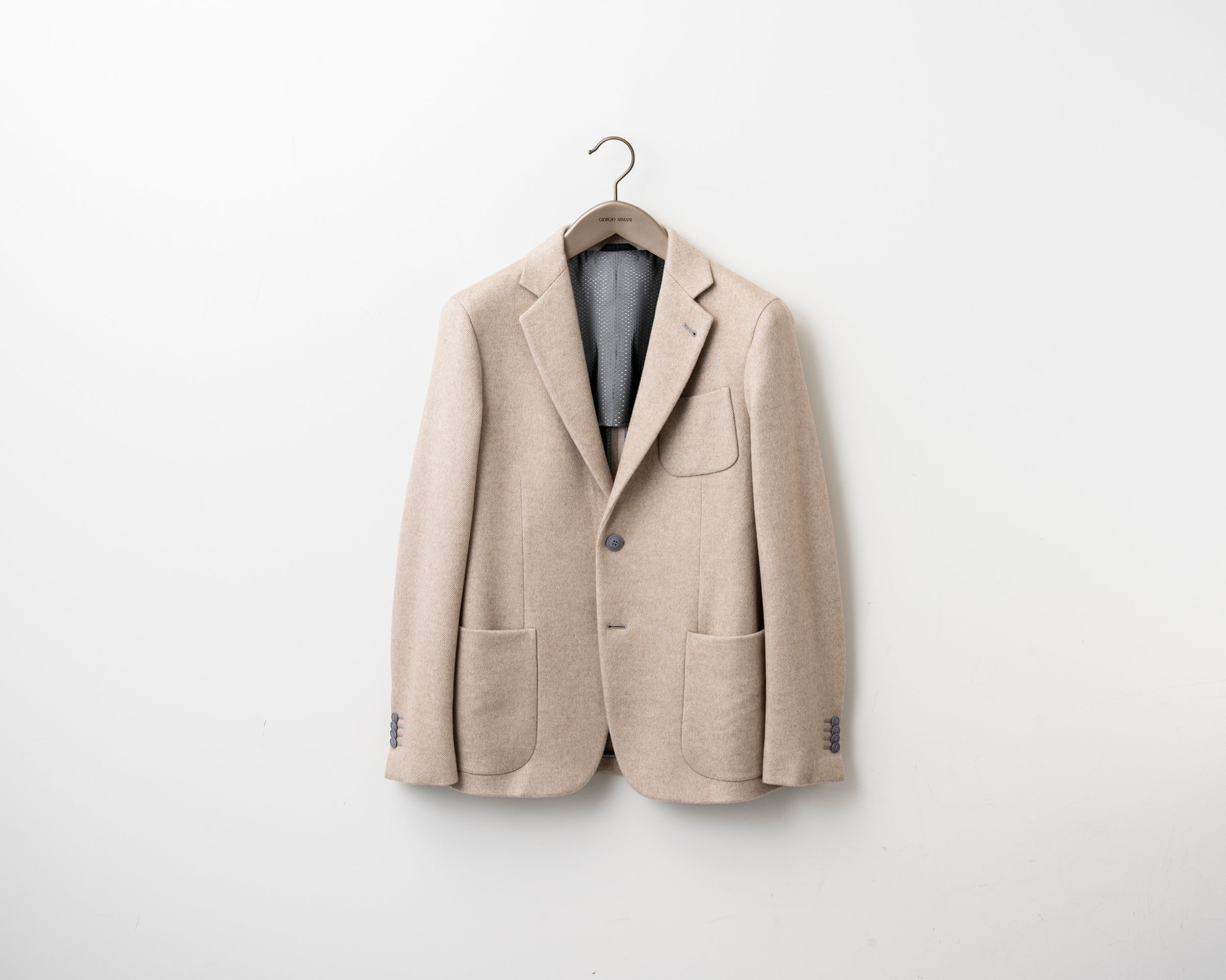 ジョルジオ アルマーニ】オーダーメイドサービスに、日本限定の