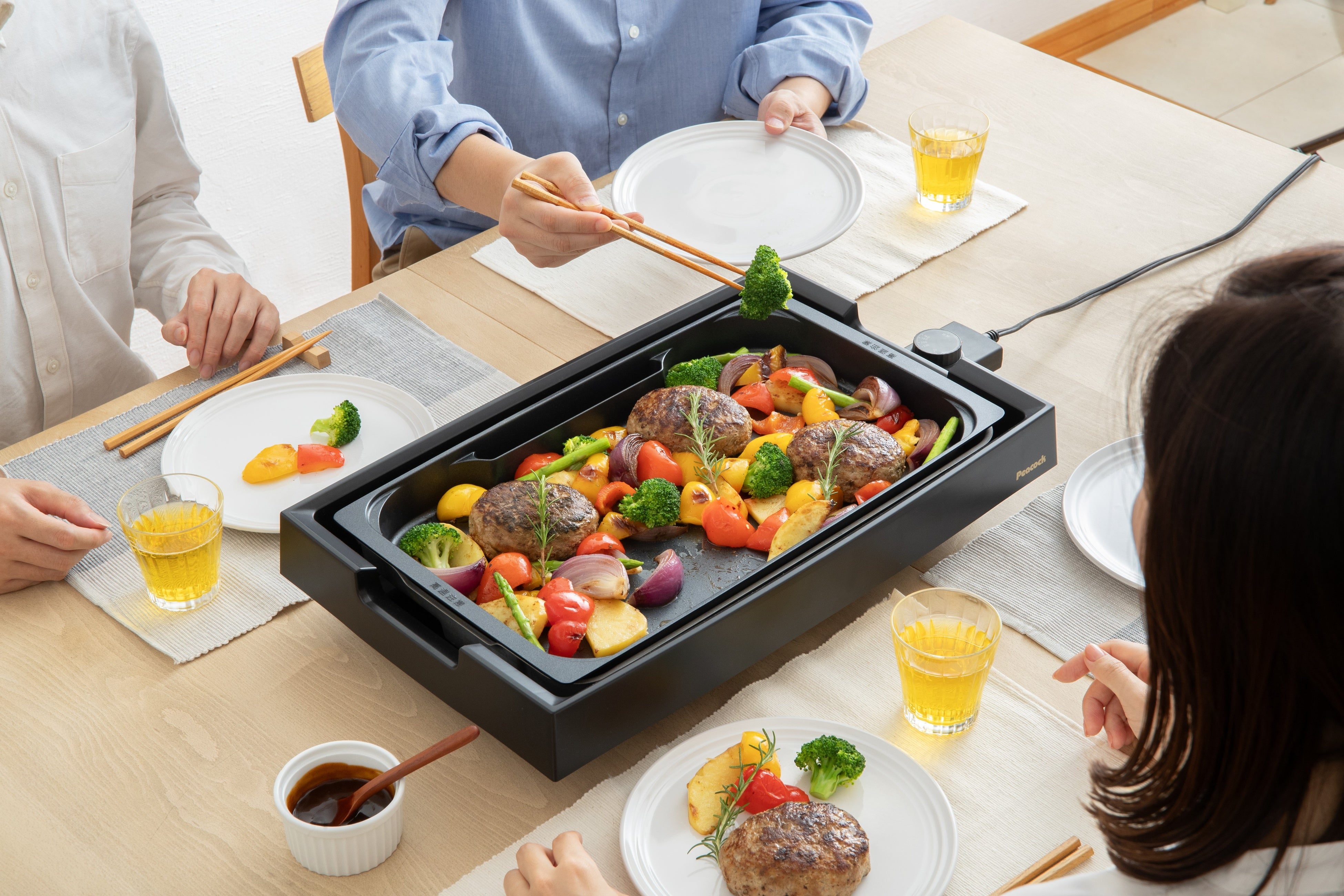 新しい「スチーム加熱」機能が加わった『DINING HOT PLATE / WKV-13B