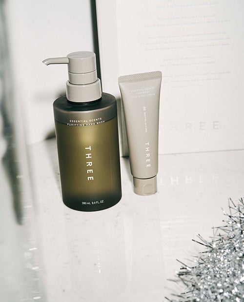 THREEのエッセンシャルセンツシリーズに、限定ギフトボックスが登場