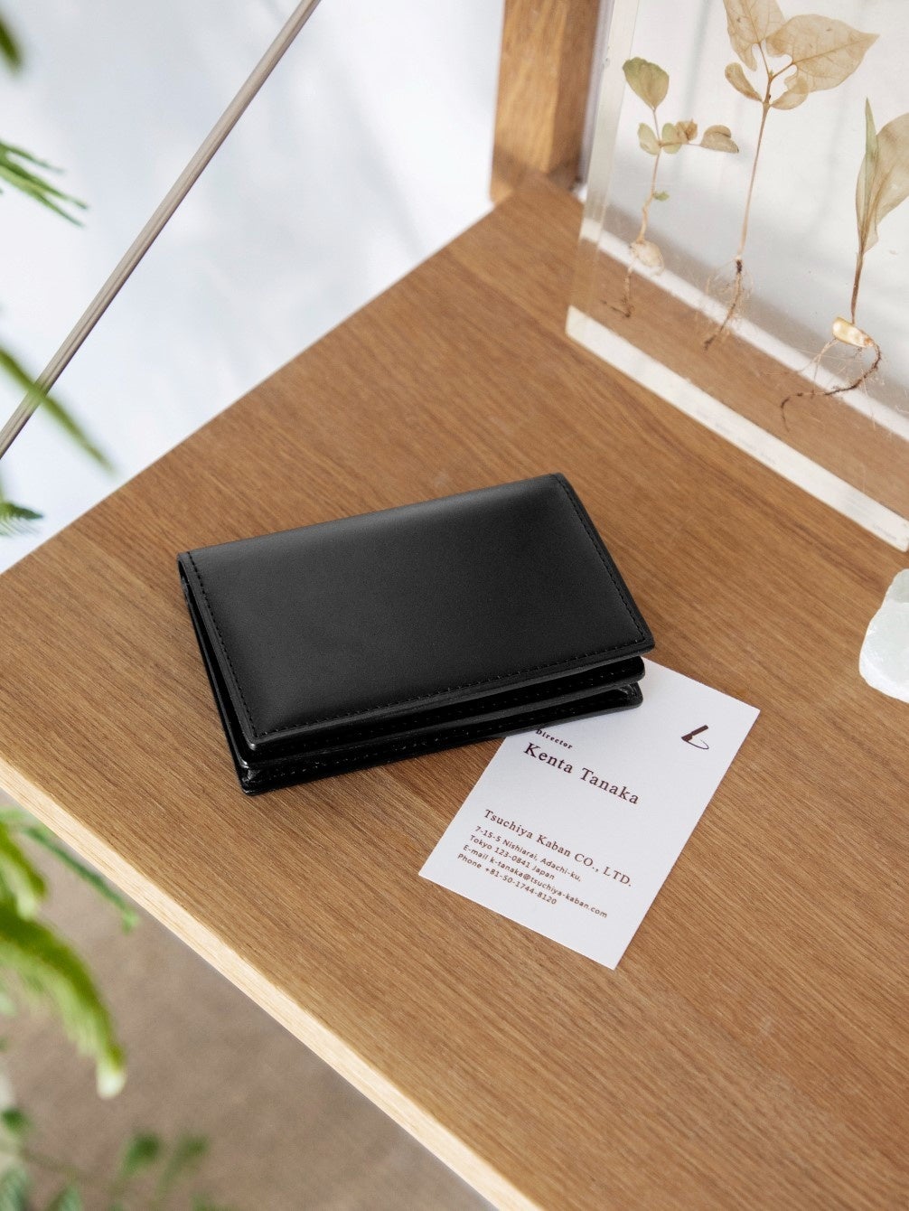 国産ヌメ革を使用したレザー小物シリーズを新発売。新生活に役立つ名刺