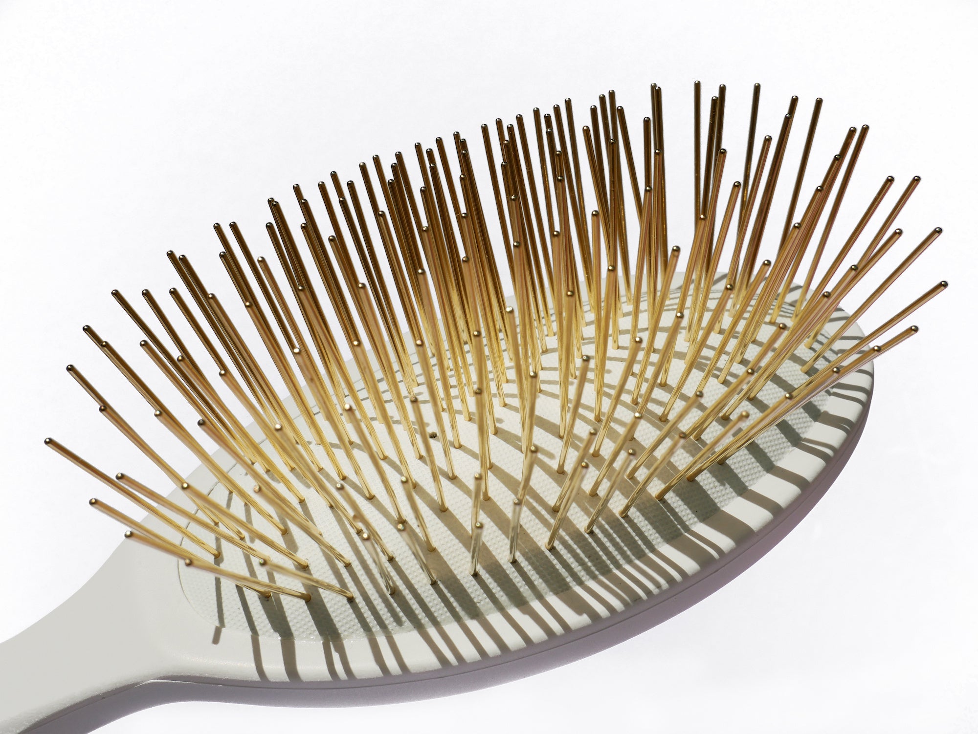 頭皮革命！24Kゴールド・150本のピン(櫛)で頭のツボをマッサージ。硬い