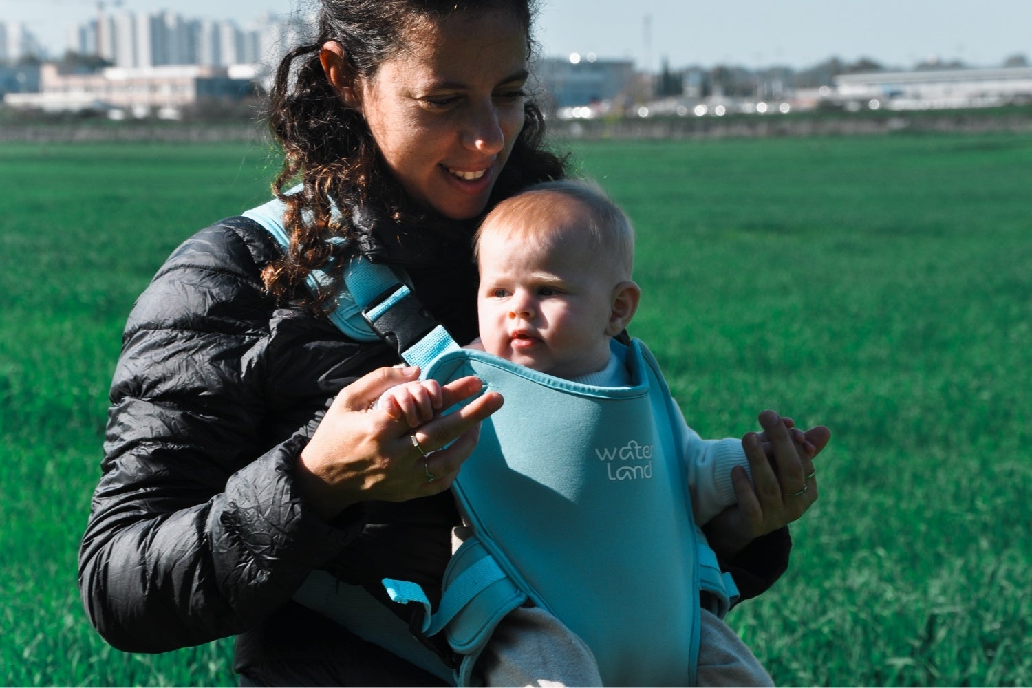 Tシャツのように着脱できる新感覚ベビーキャリア！アメリカ発の水陸