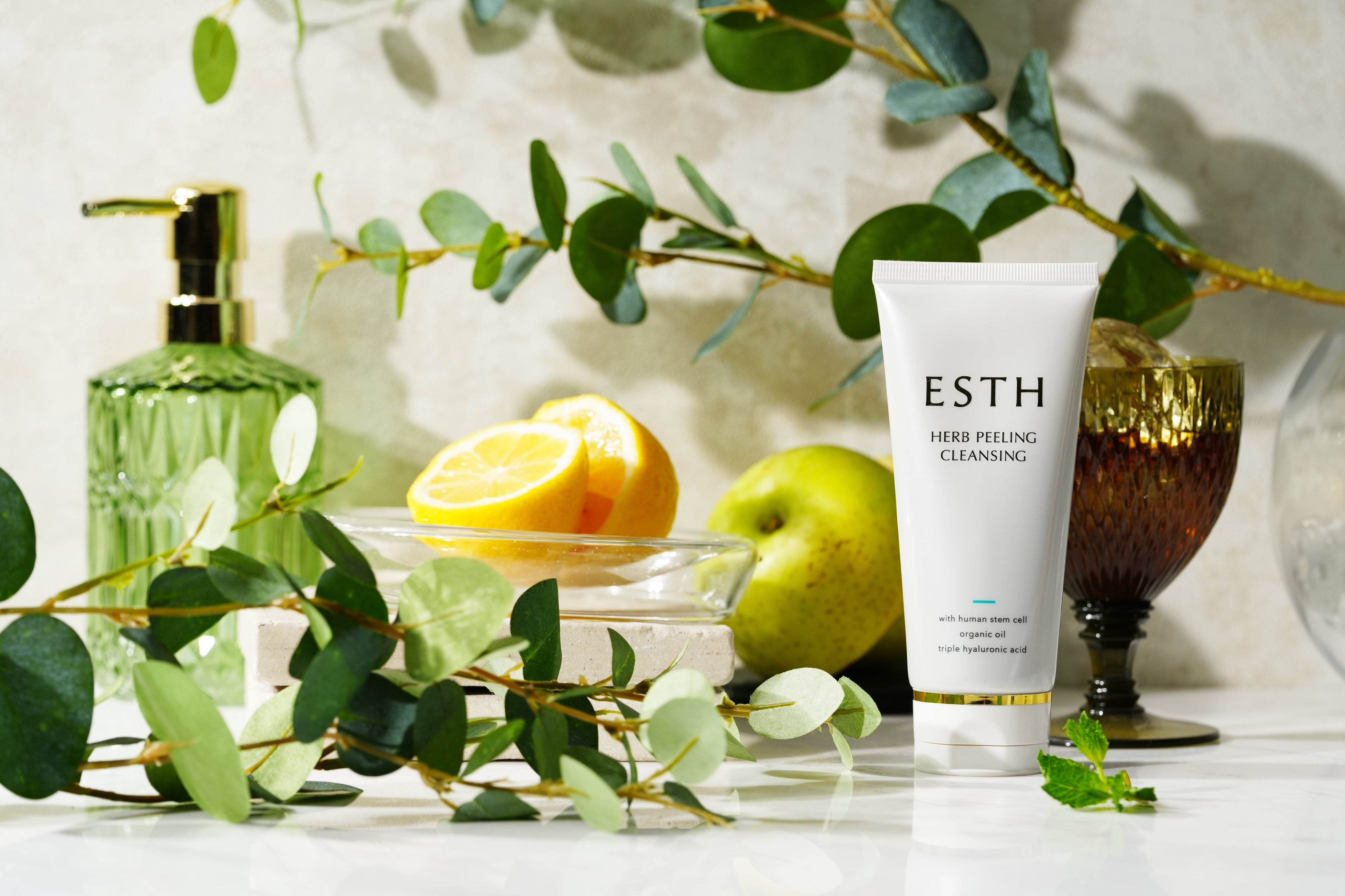 累計22万本突破！ダウンタイムの無いエステ級ピーリングケア 【ESTH