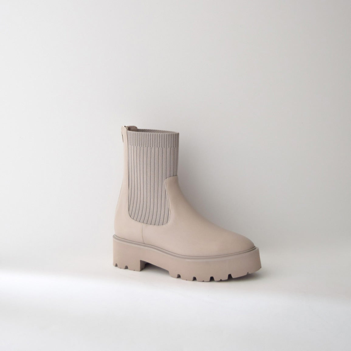 銀座かねまつ】秋本番のおしゃれは「旬ブーツ」がリードする | 株式