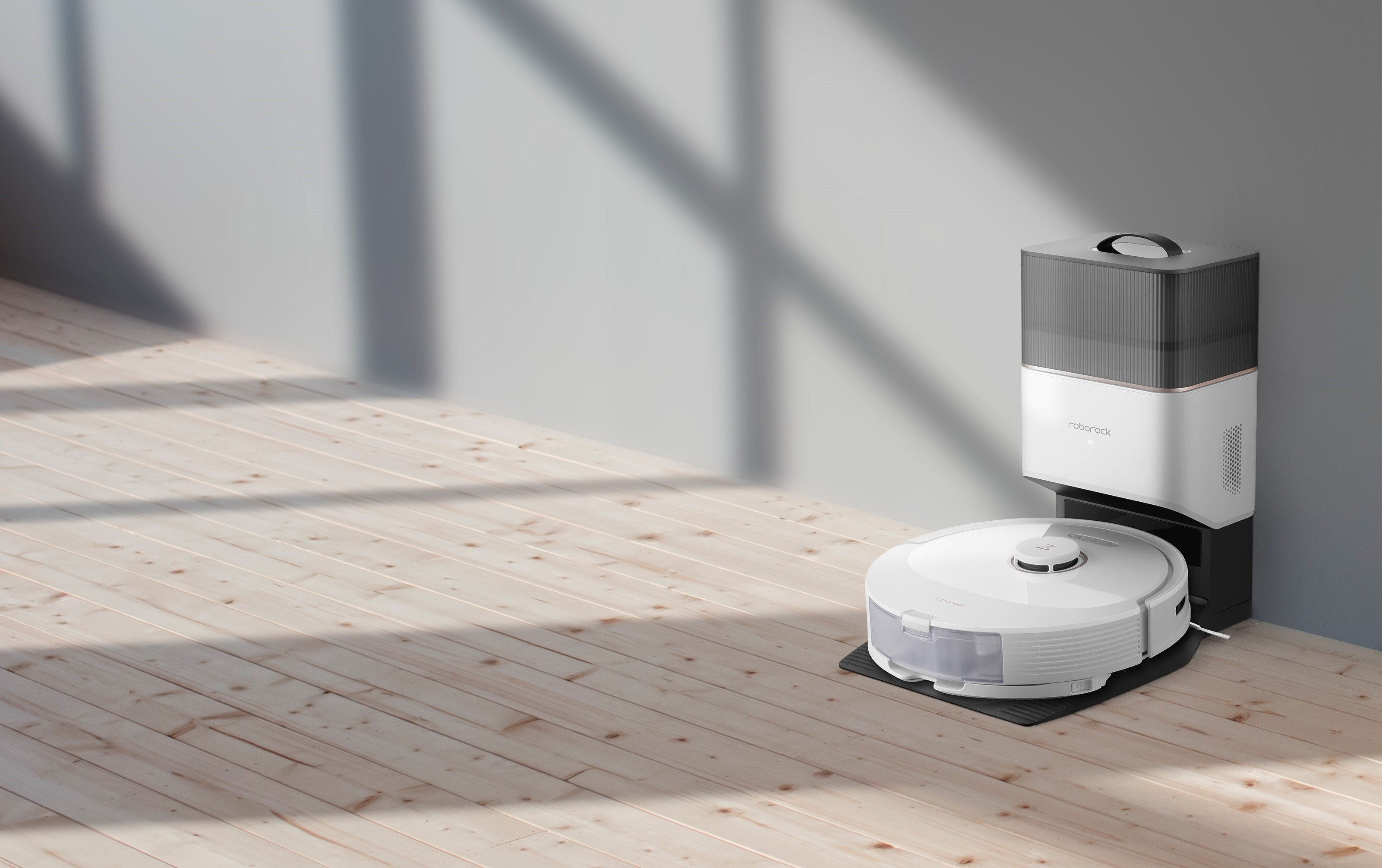 パワフルな吸引力と障害物回避を備えた「Roborock Q8 Max+」と四隅に