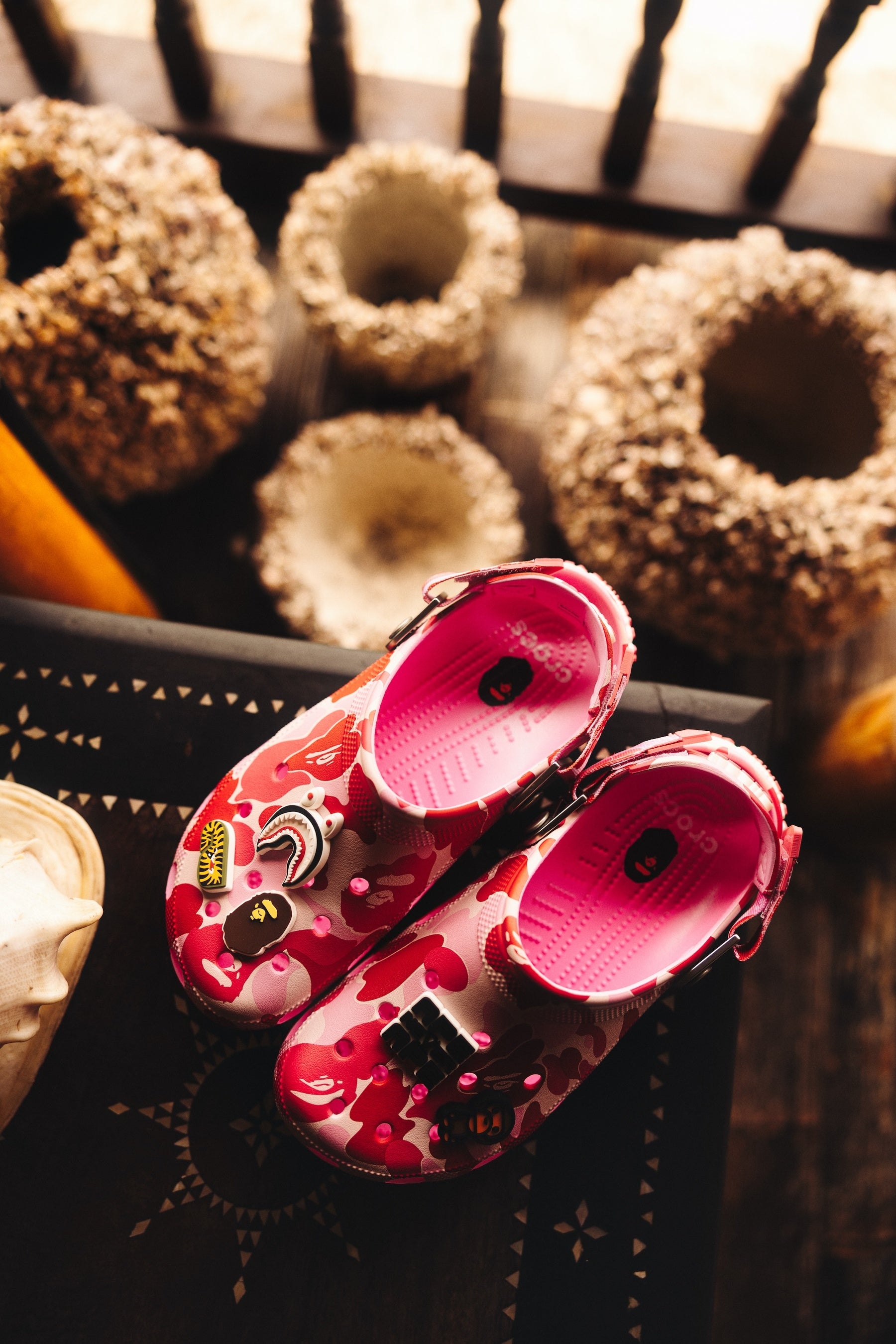 A BATHING APE®︎ × Crocs | 株式会社 ノーウェアのプレスリリース