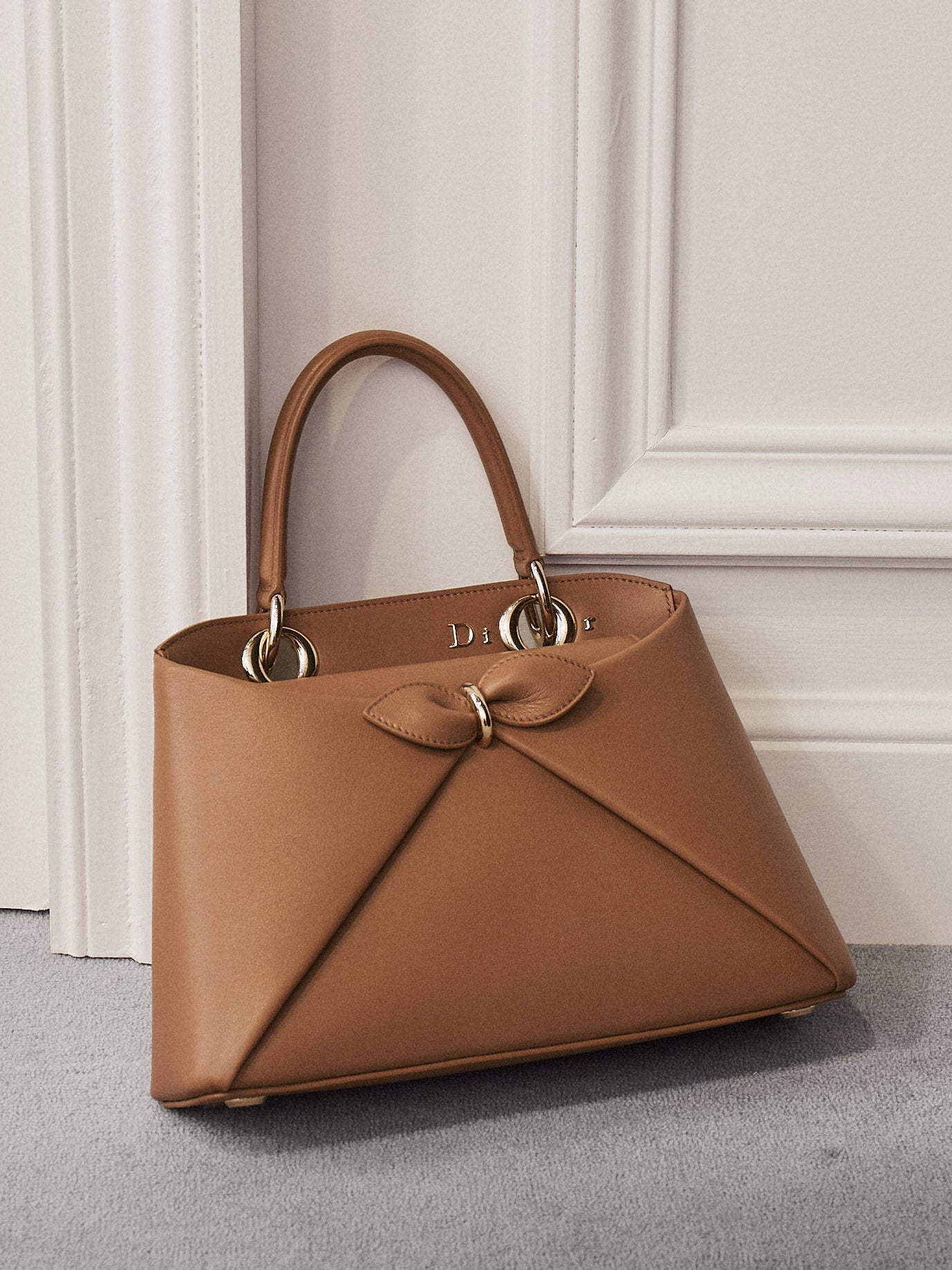 Dior】新作「ディオール シガール」バッグが登場 | GISELe(ジゼル)