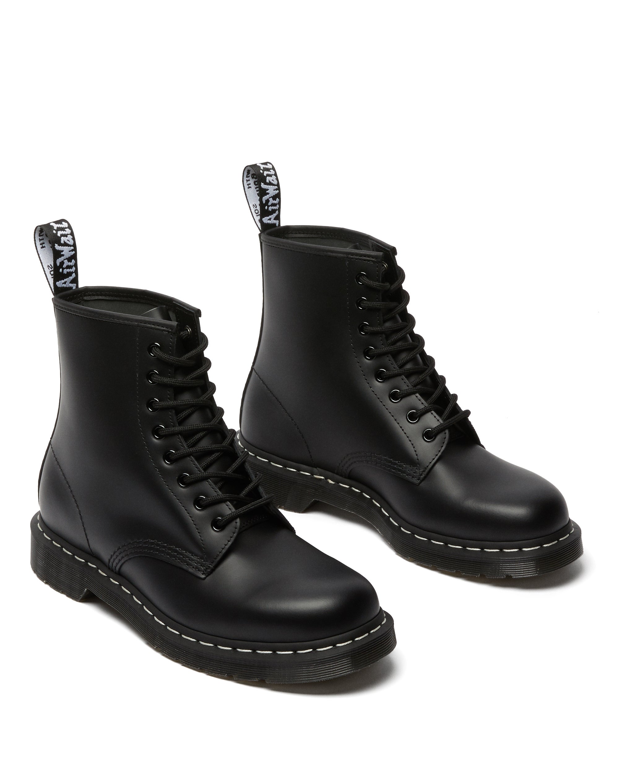 Dr. Martens から日本限定モデルを含む 秋の最新作「ホワイトステッチ