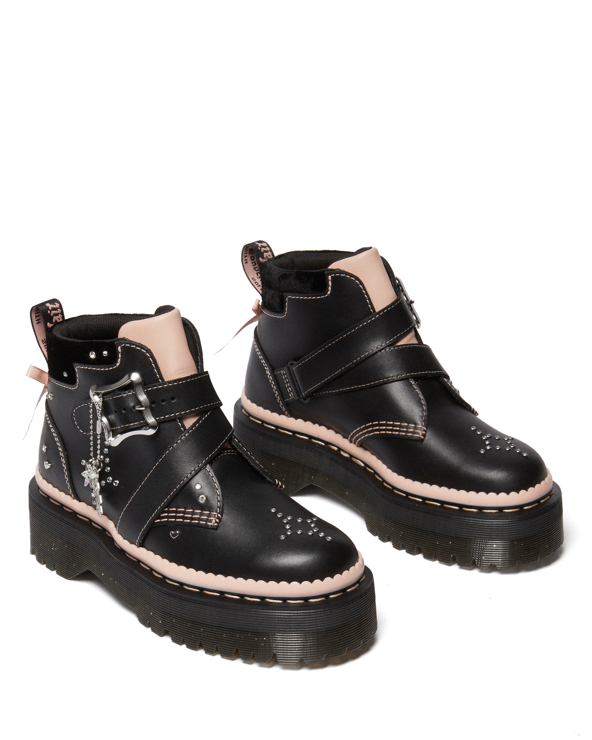 バレンタインシーズンのギフトを彩る、ドクターマーチン〈TRASH POP