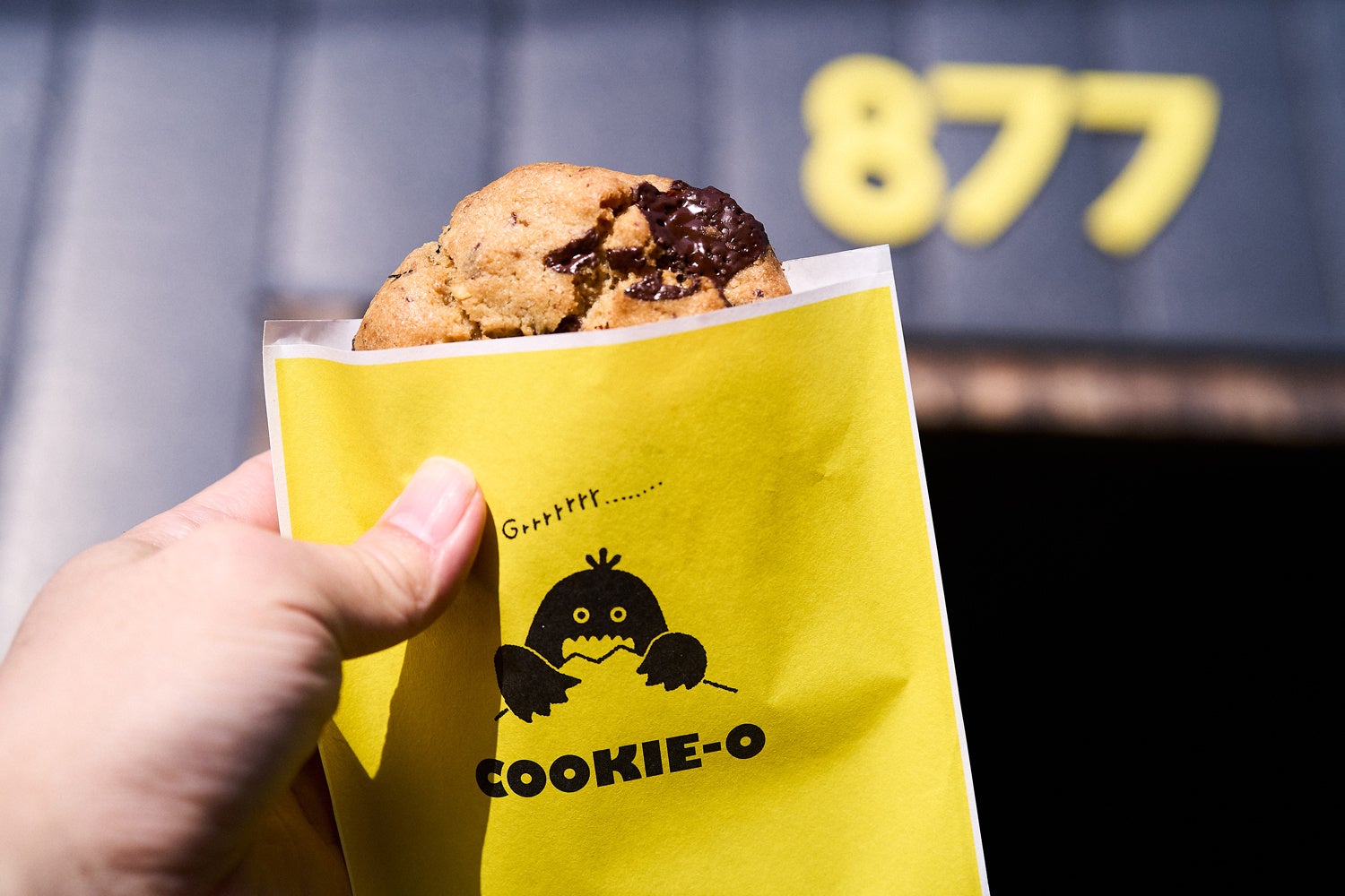 筑波山の中腹で、“ちょいワクの寄り道”はじまる。甘い土産屋「877