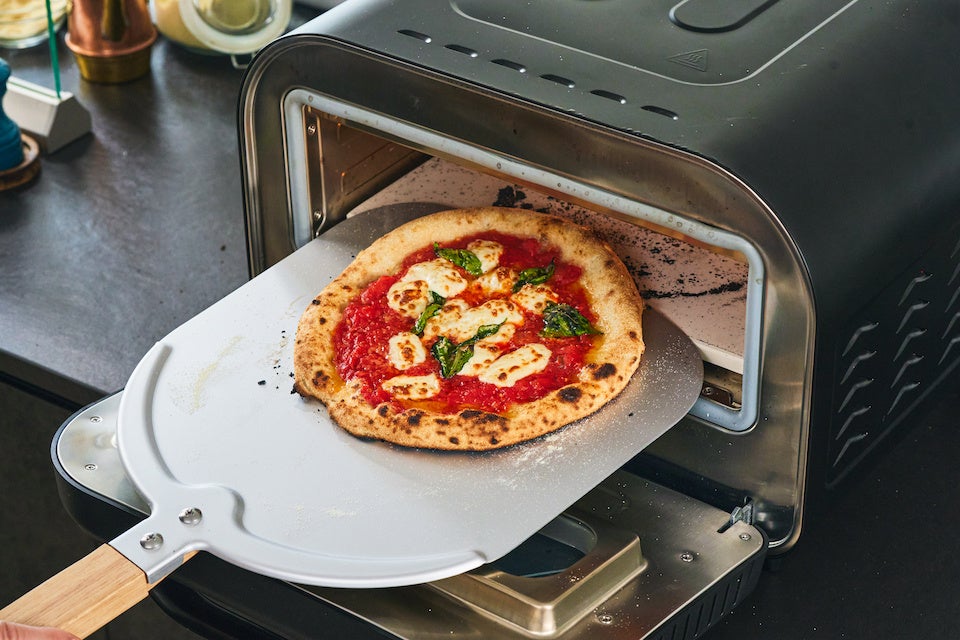 販売開始から24時間経たずに初回入荷分の約1,800台が完売！日本唯一の