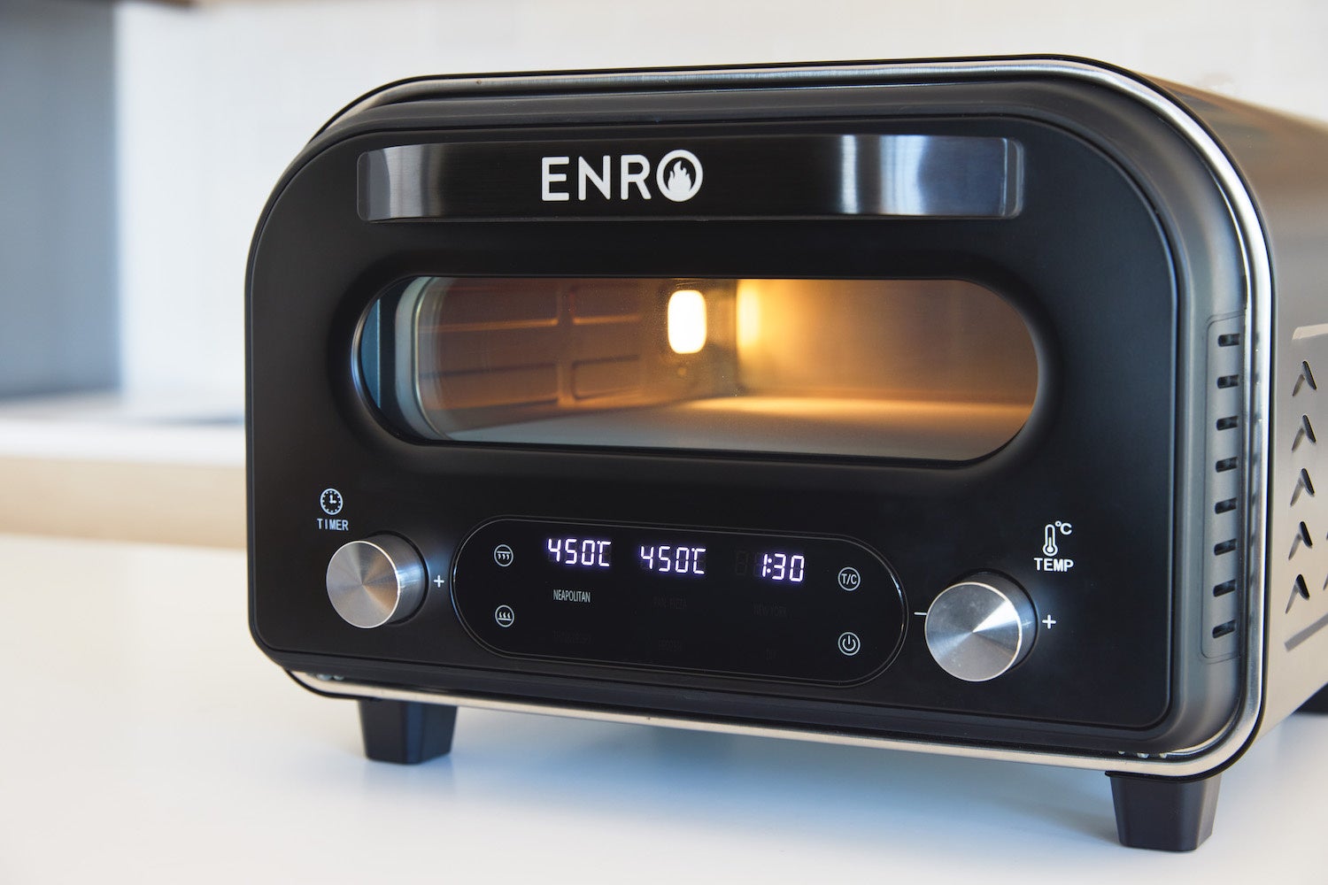 販売開始から24時間経たずに初回入荷分の約1,800台が完売！日本唯一の