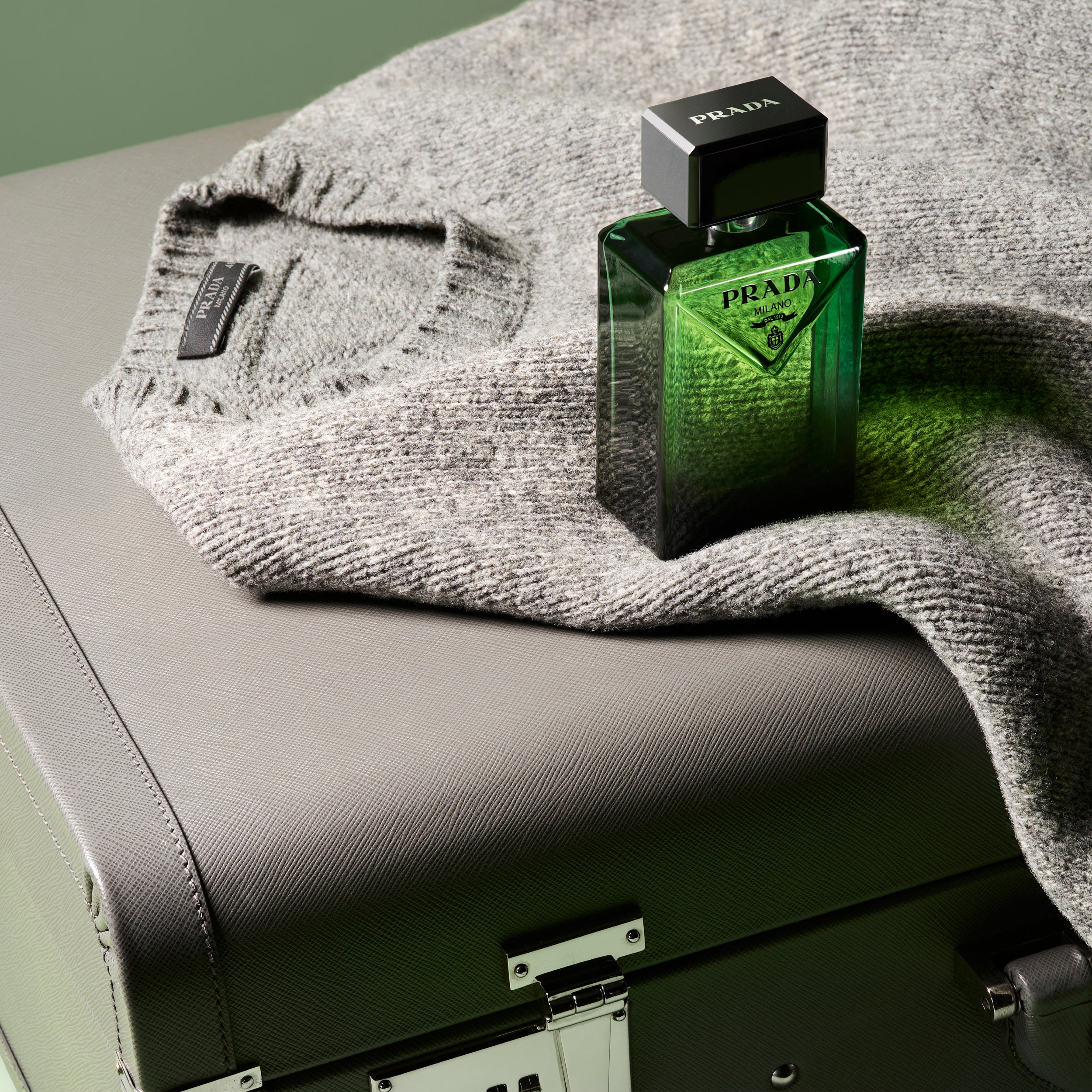 プラダ ビューティ＞新メンズフレグランス「プラダ パラダイム オーデ