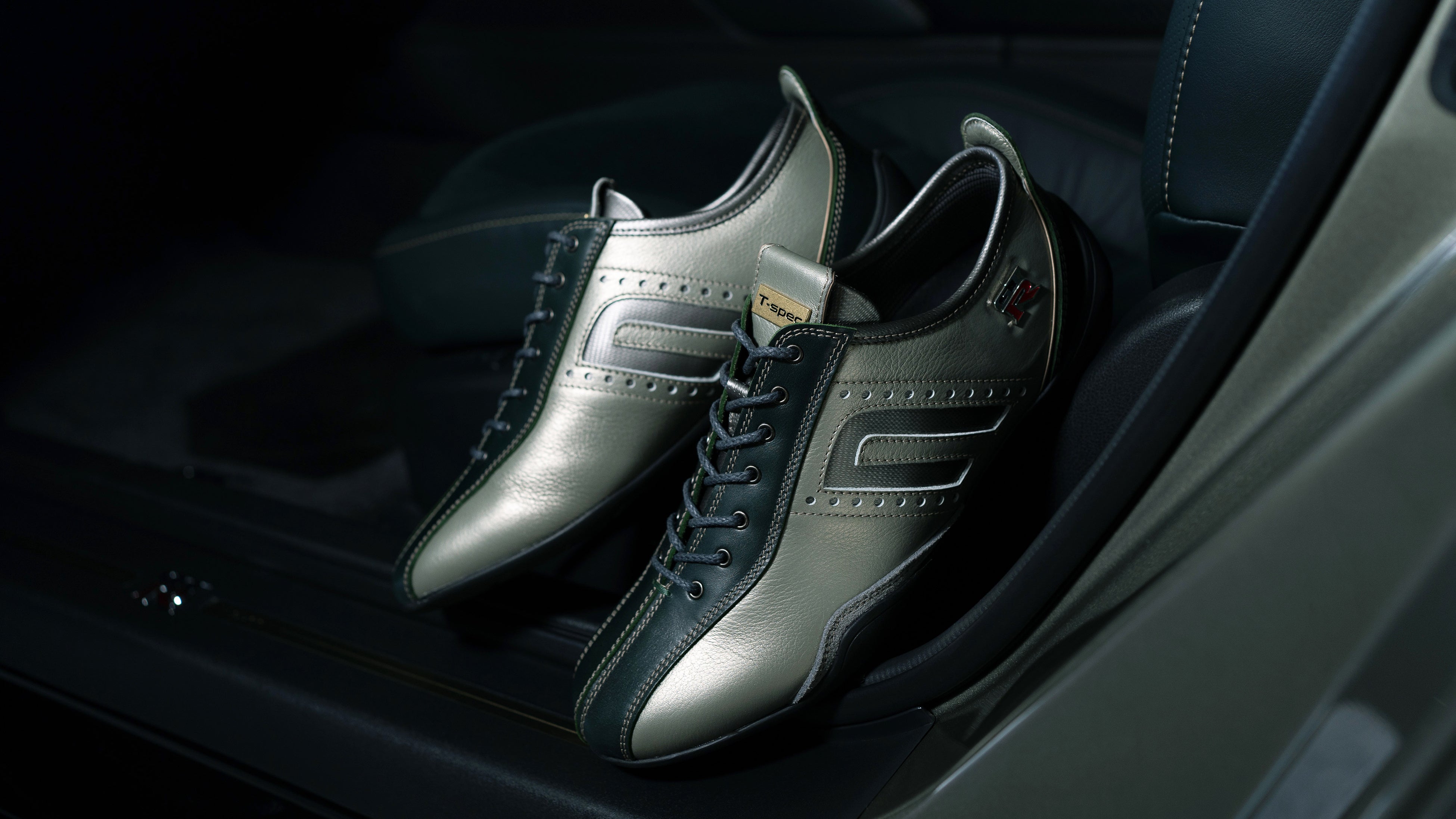 日本発のドライビングシューズ「ネグローニ」、NISSAN GT-R 2024年