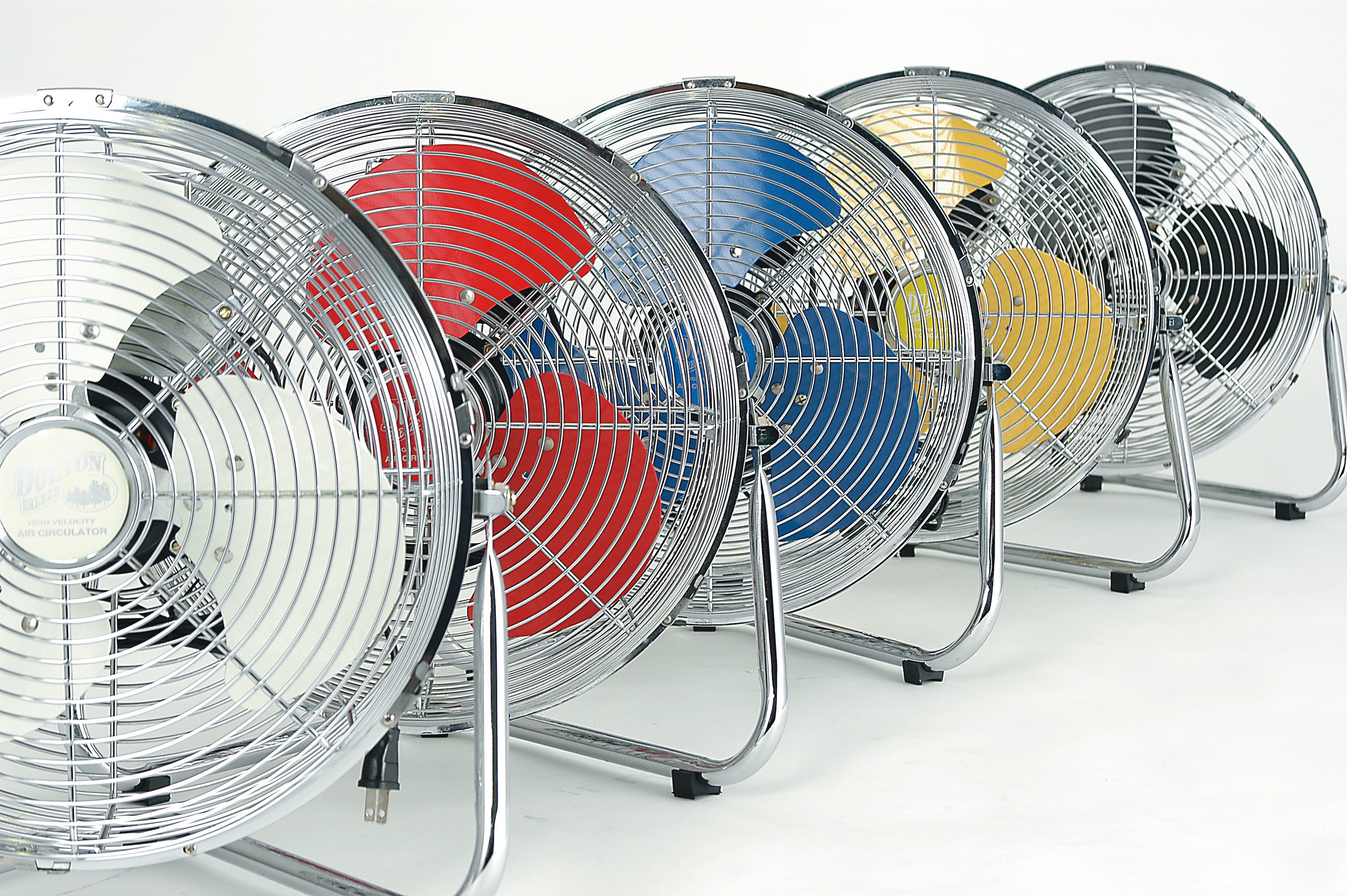 ダルトン】”モノ”としての家電を追求した、工業的な佇まいが美しい