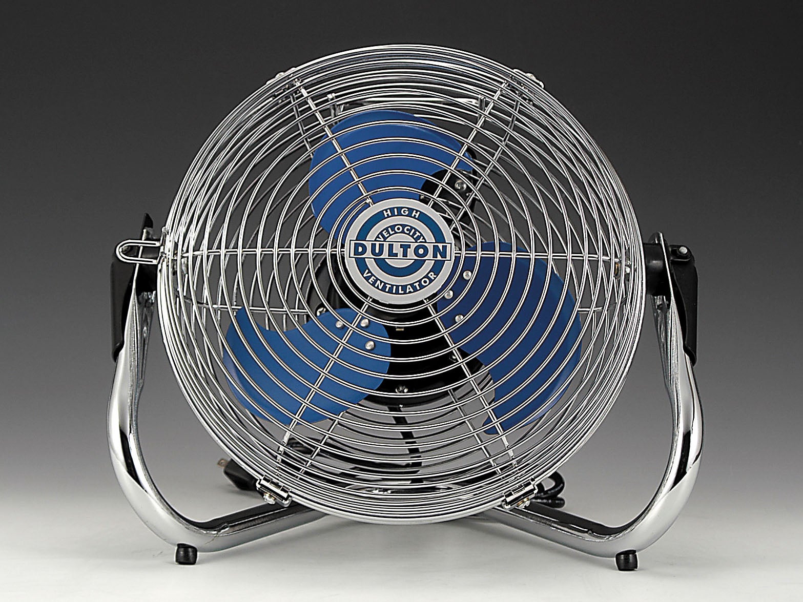 ダルトン】”モノ”としての家電を追求した、工業的な佇まいが美しい