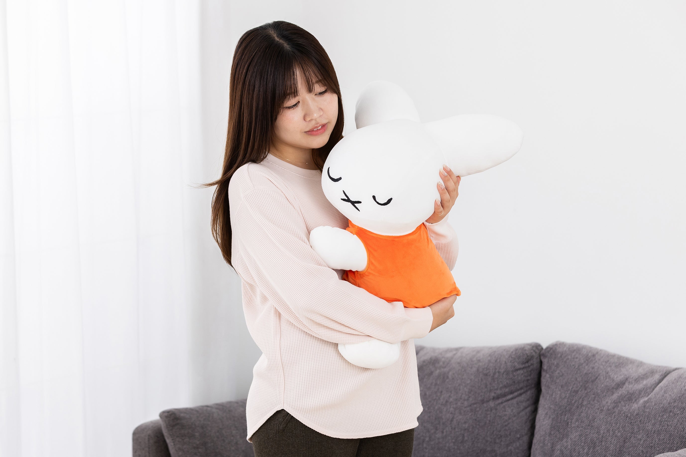 ミッフィーの寝姿が、抱き心地もボリュームも満点のぬいぐるみになって