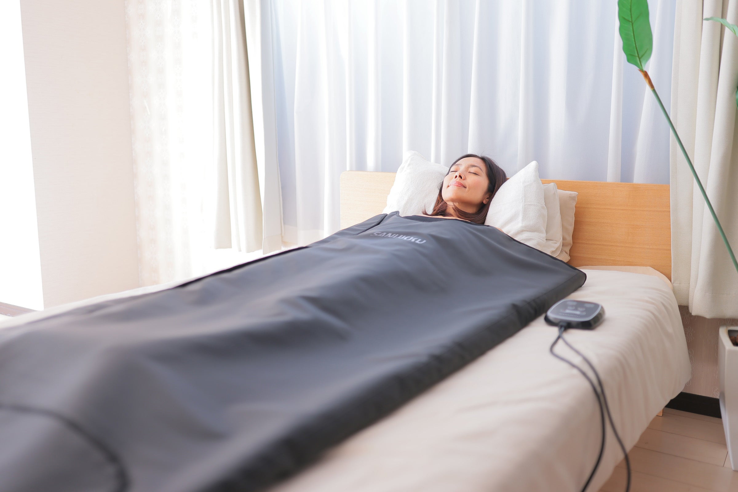 寝袋に入るだけで自宅で簡単にサウナ体験。遠赤外線サウナブランケット