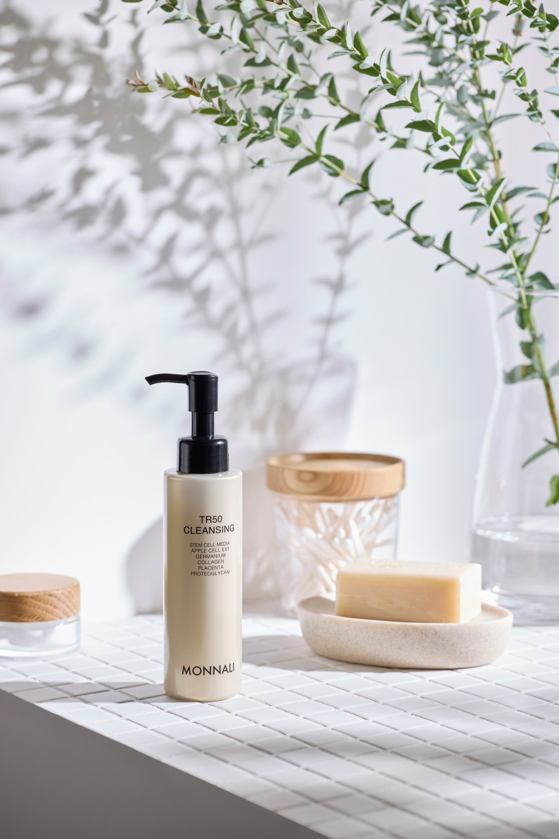 すっぴん肌が変わる！MONNALIゴールドシリーズ「TR50クレンジング」で