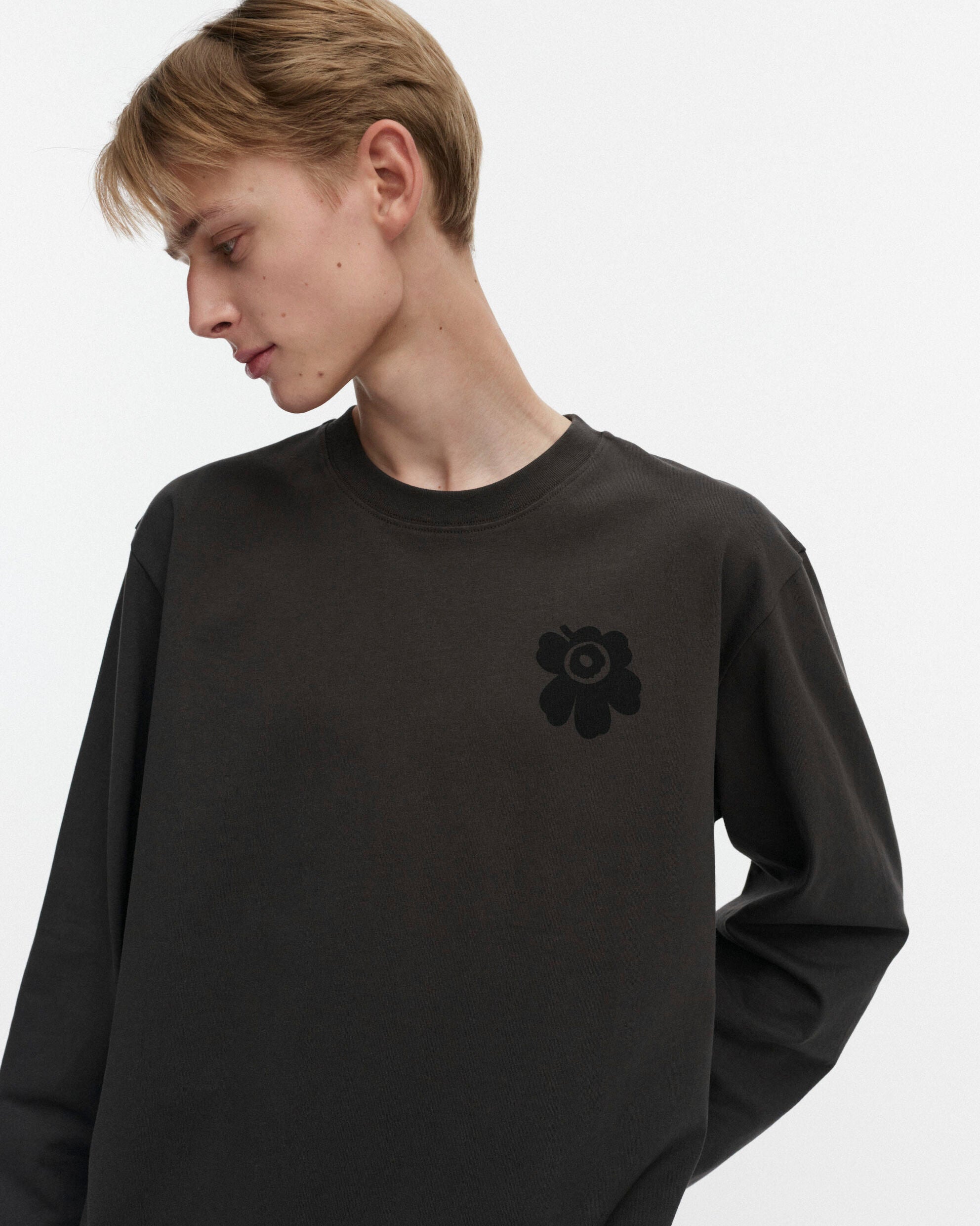 マリメッコ]マリメッコ キオスキから、「大胆にくつろぐ装い」がテーマ