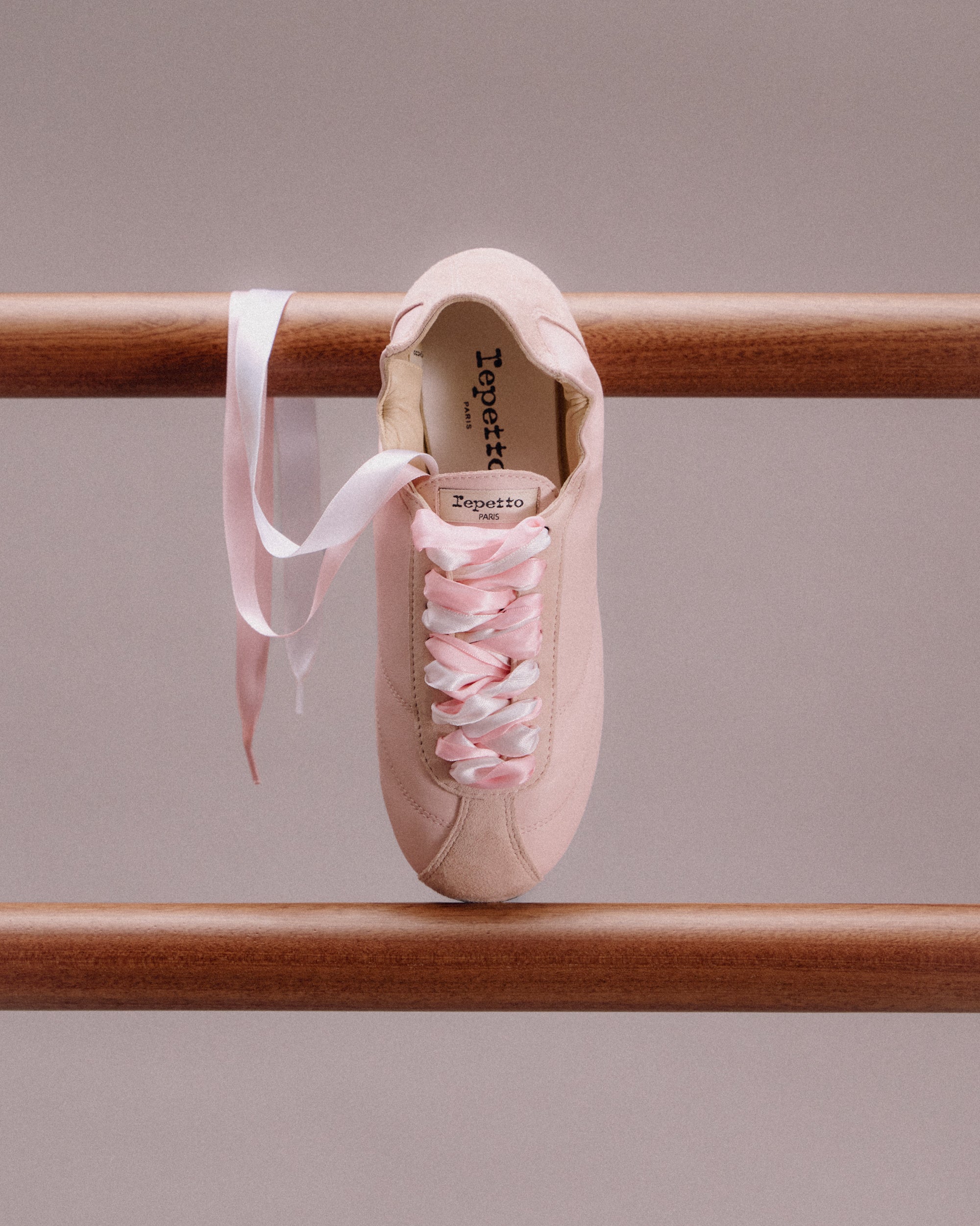 レペット】バレリーナの繊細な美しさから着想を得たスニーカー「Tennis