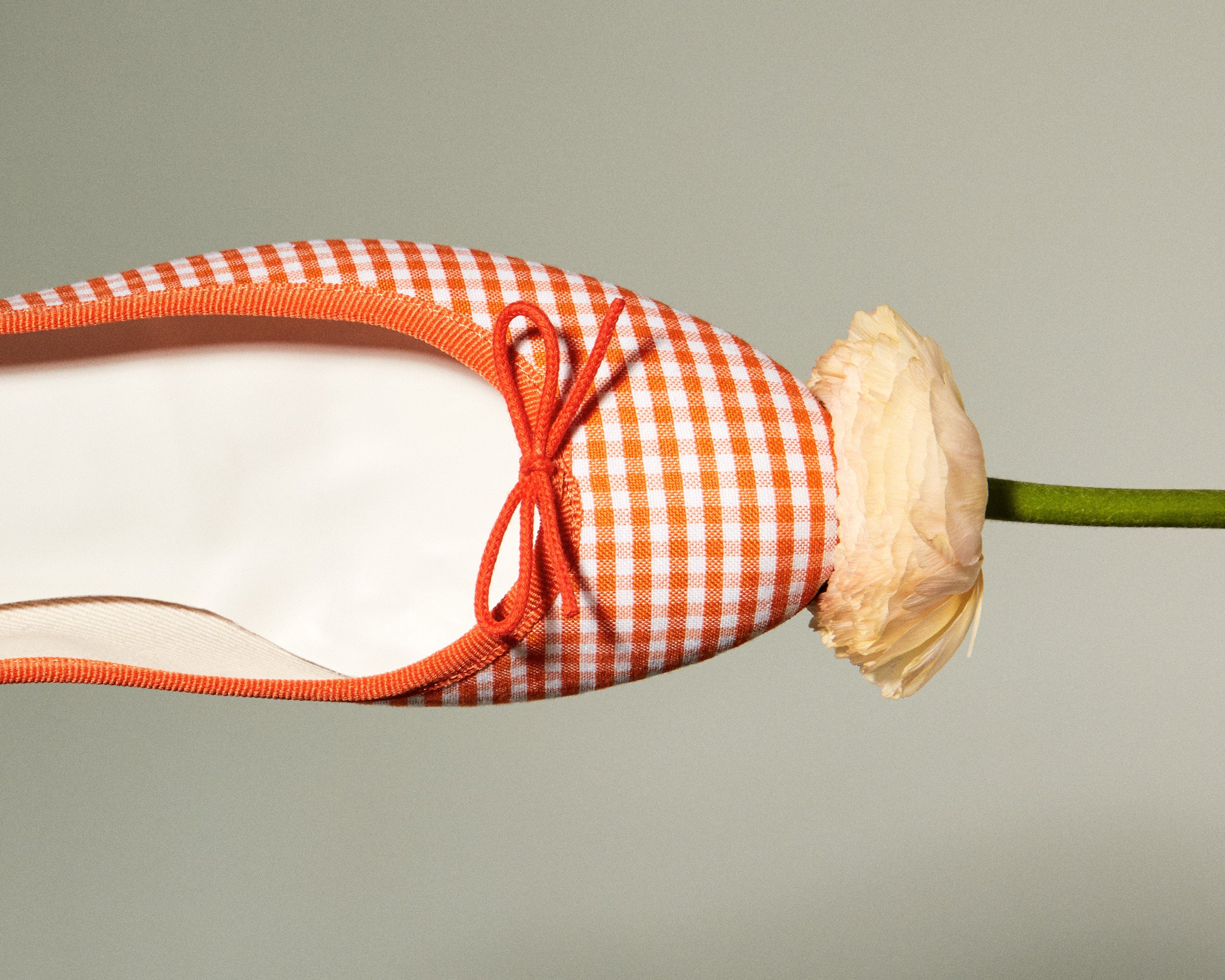 レペット】ポップなカラーとギンガムチェックに注目。カクテルを嗜む