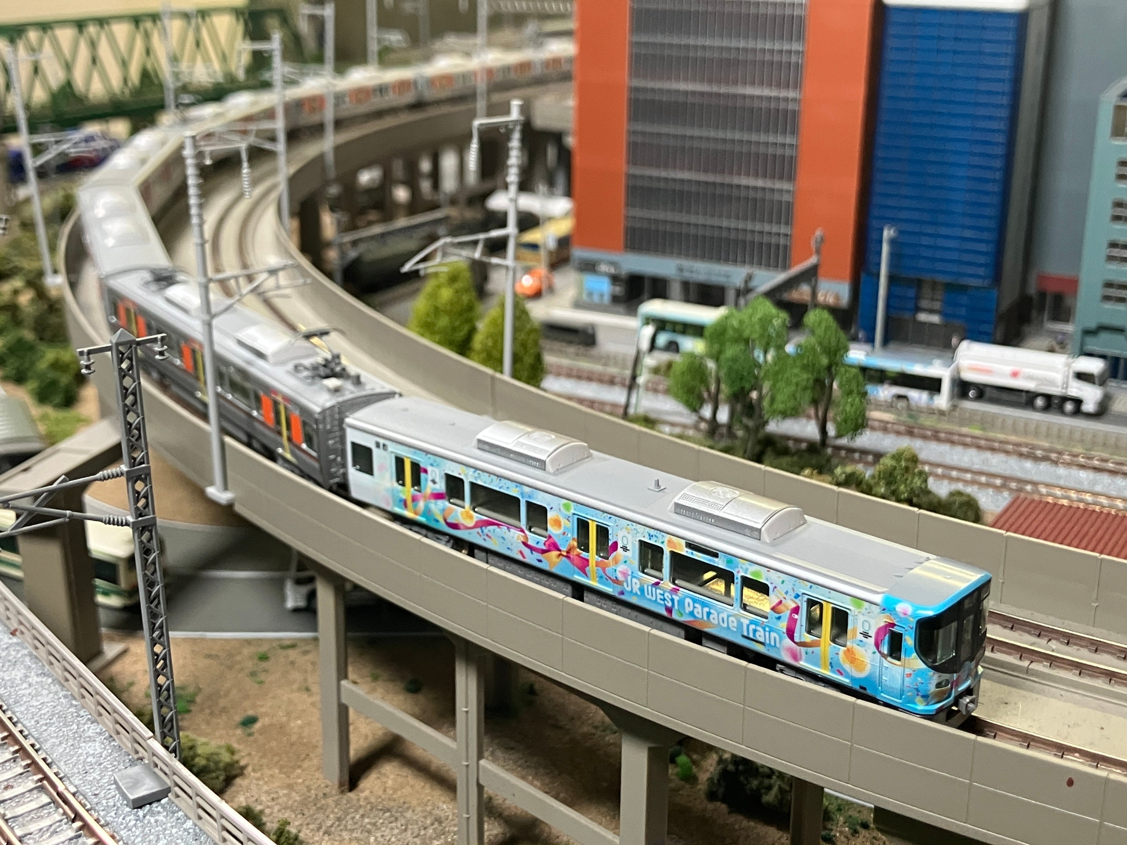 TOMIX製オリジナルNゲージ 323系パレードトレイン」新登場！ | 西日本