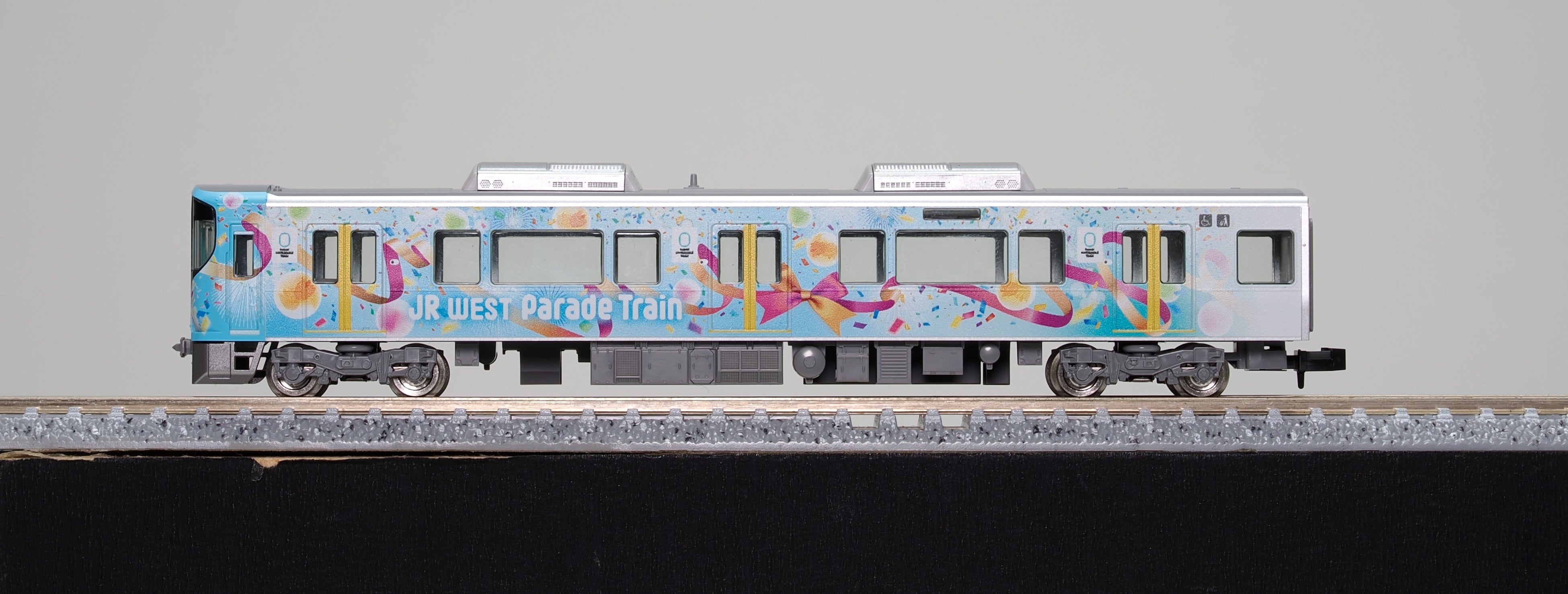 TOMIX製オリジナルNゲージ 323系パレードトレイン」新登場！ | 西日本