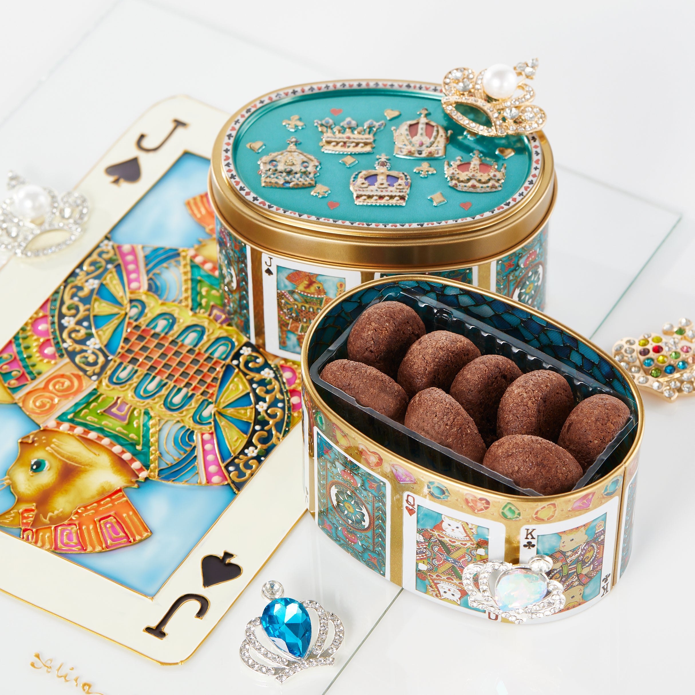 8枚のガラス絵をデザインした、2025年バレンタイン限定『ネコの