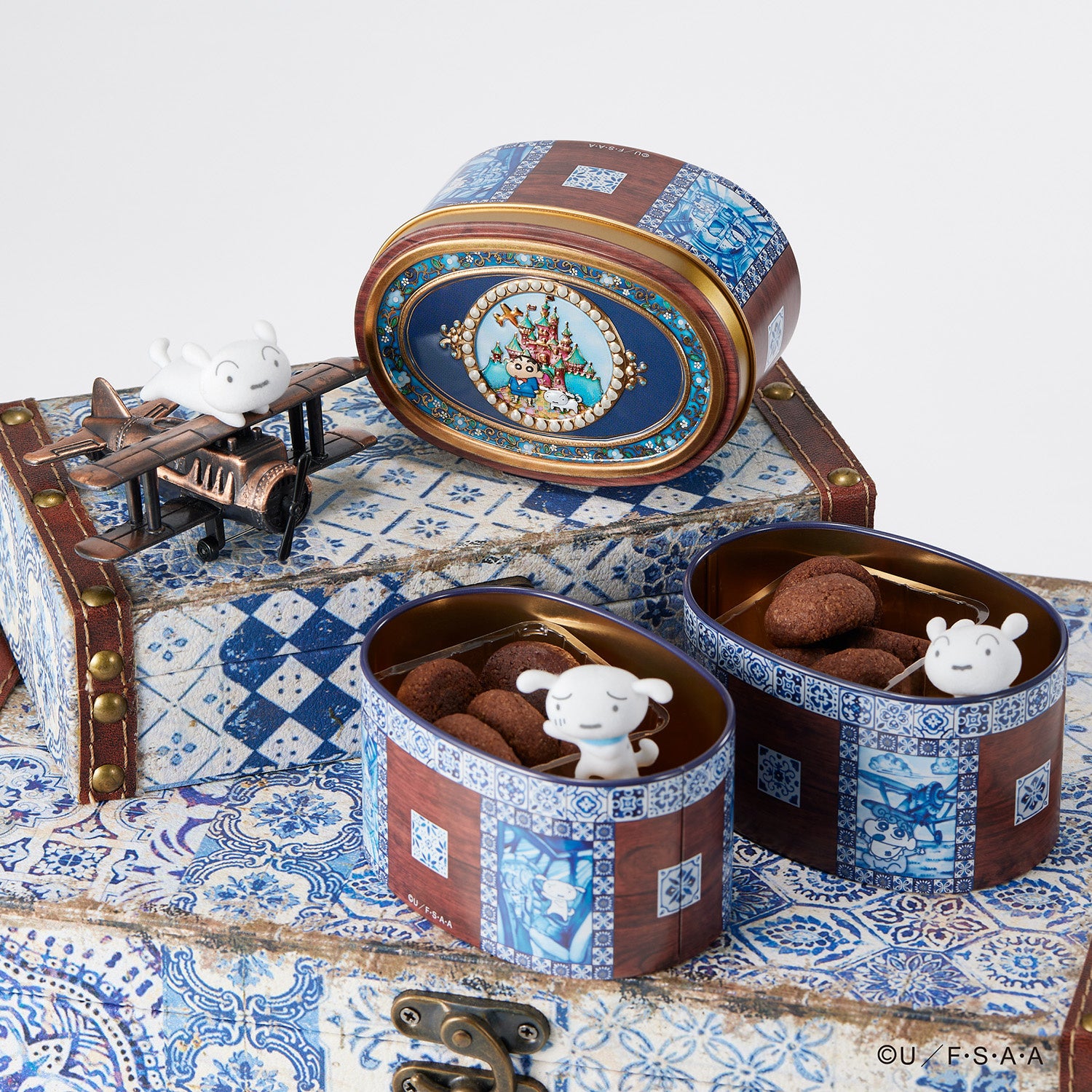 ヨーロッパ風タイル✖️宝石箱『クレヨンしんちゃん飛行機缶』が新登場