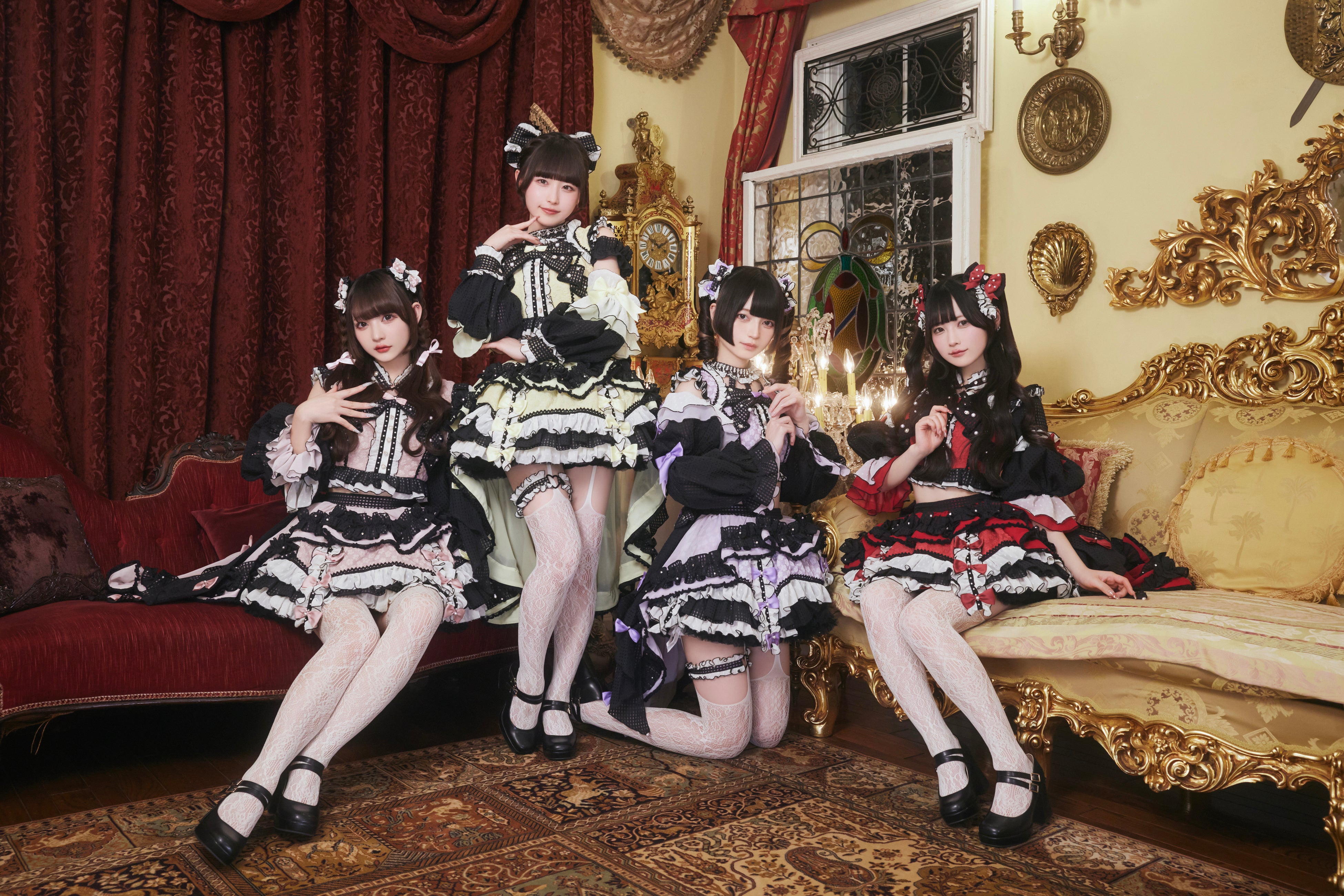 アイドルグループ「きゅるりんってしてみて」がFamilyMartVisionに初