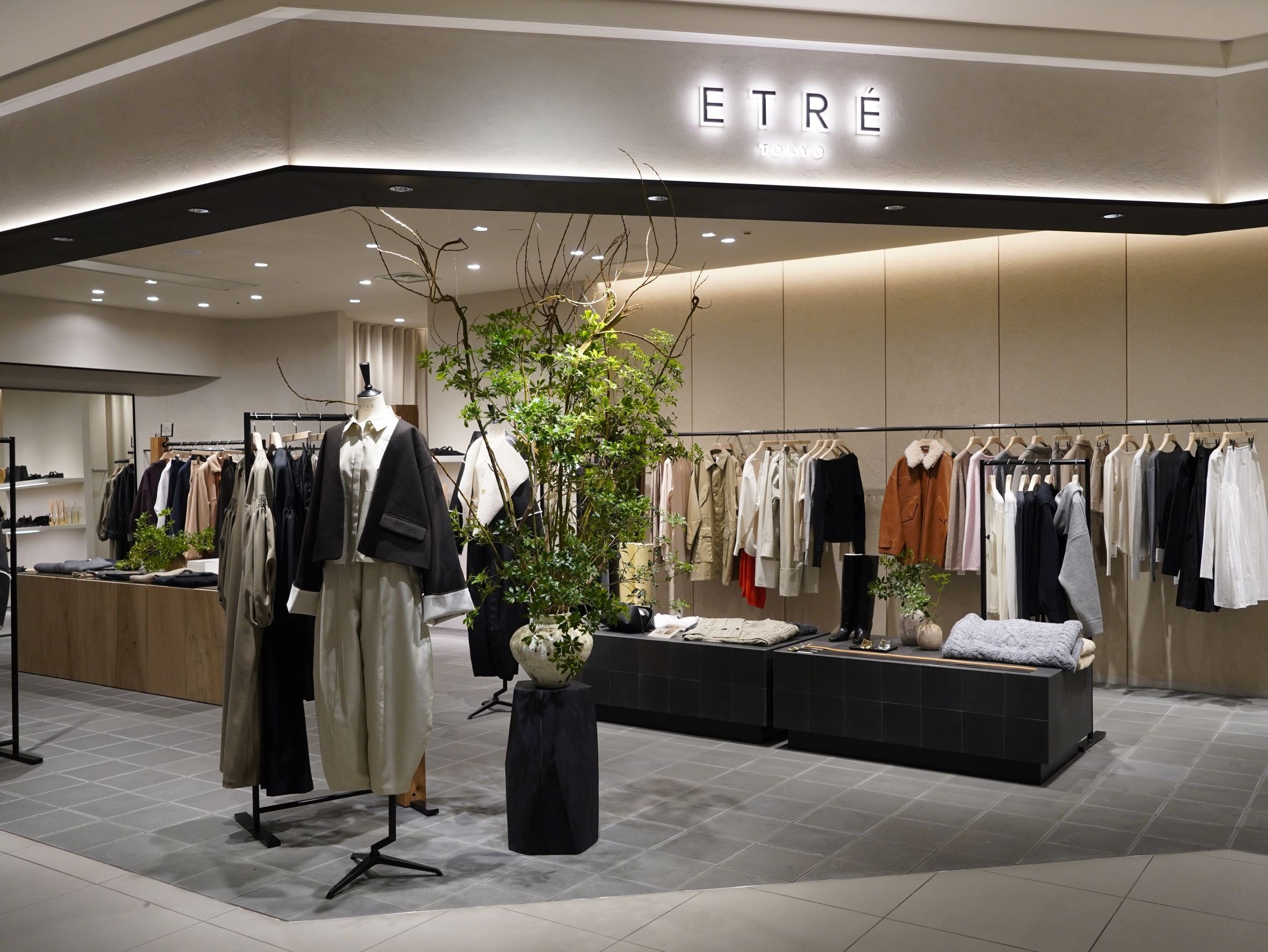 ETRÉ TOKYO ルクア大阪店、オープン初日売上1,600万円達成 | 株式会社