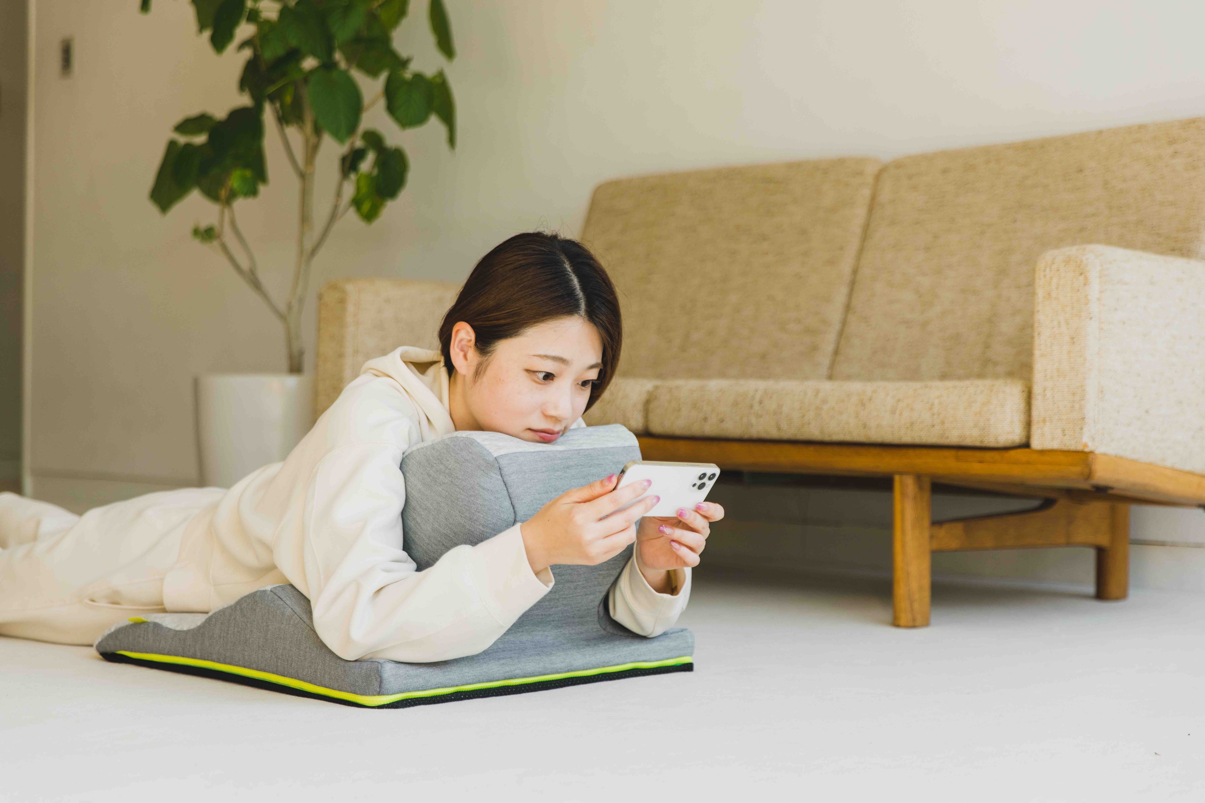 ゲームも読書もダラダラも、姿勢がラクだと夢中が続く！くつろぎの質が