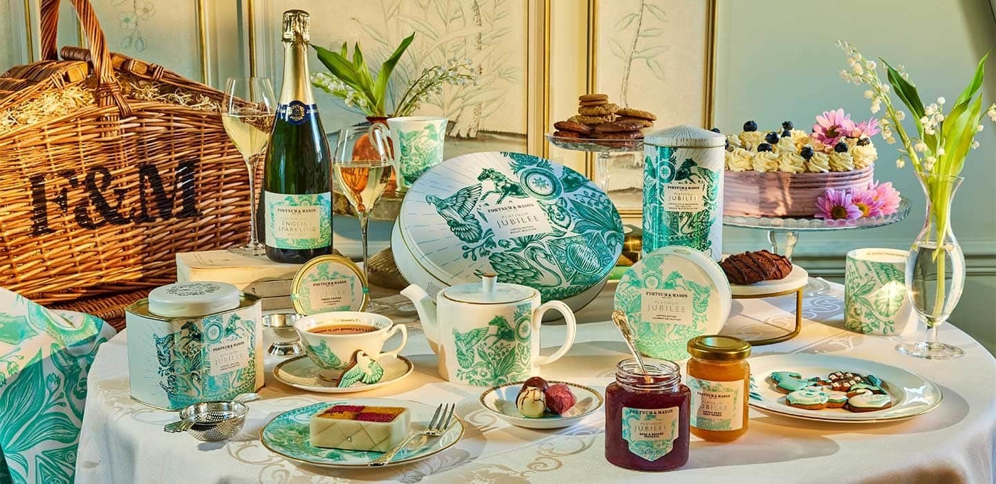 2022年は英国エリザベス女王即位70周年 女王の王冠モチーフの